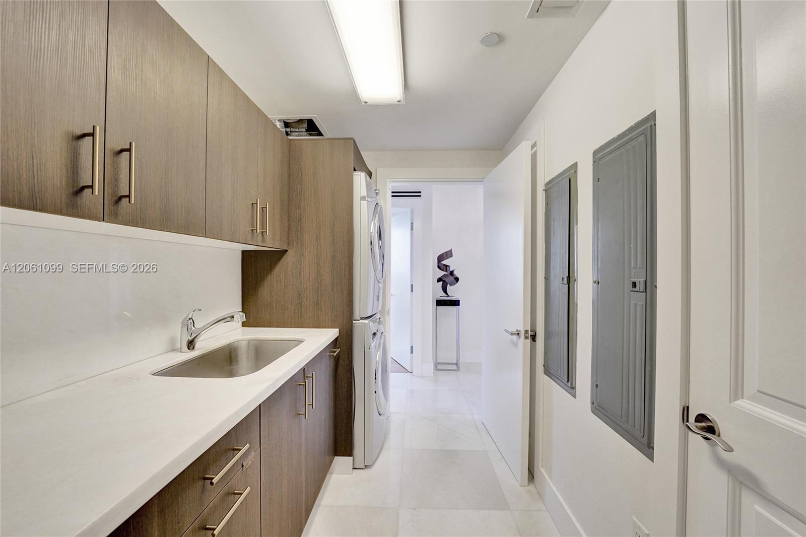 3201 4 / 4 2736 sq. ft. $ 2026-07-28 0 foto