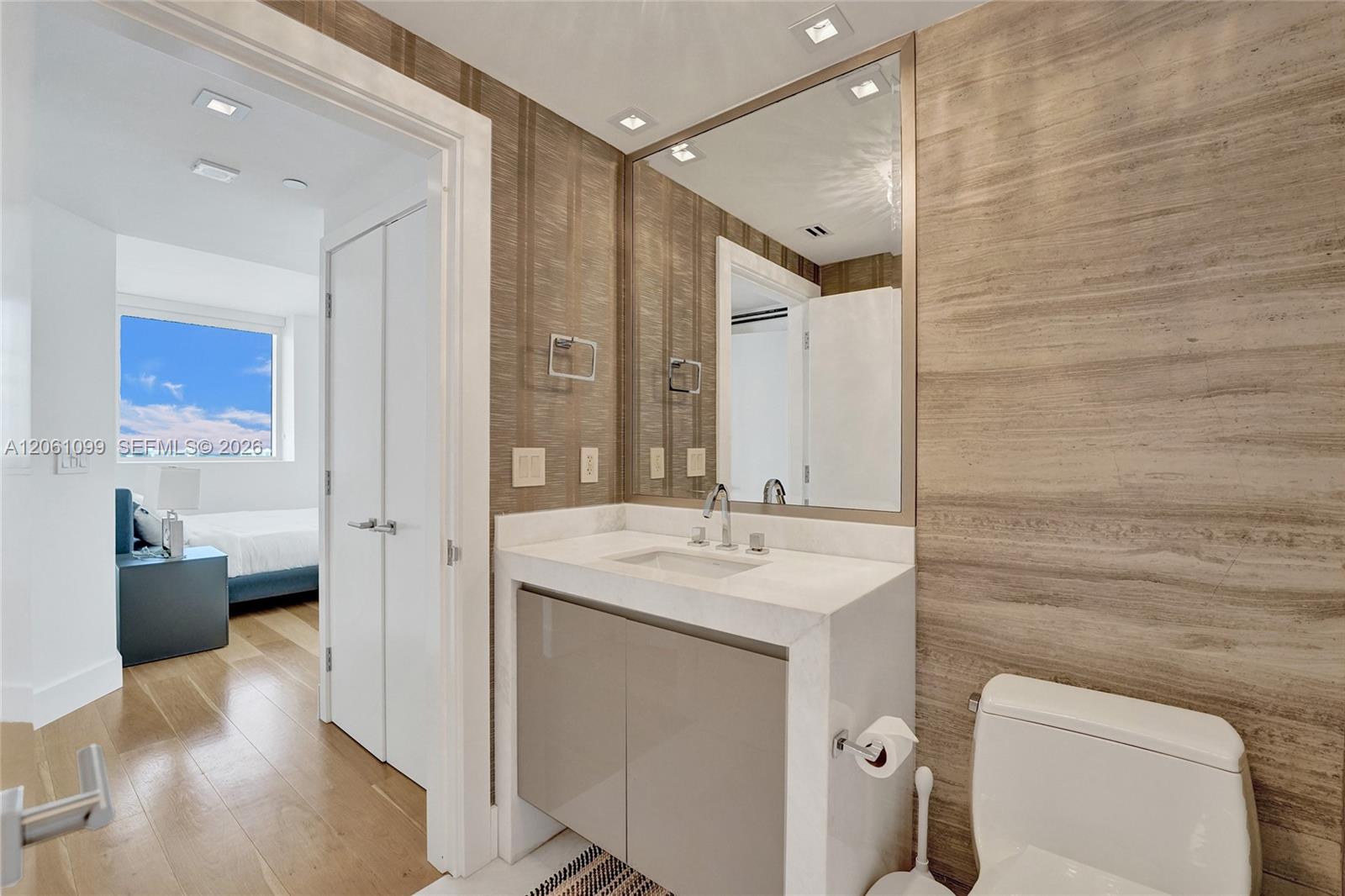 3201 4 / 4 2736 sq. ft. $ 2026-07-28 0 foto