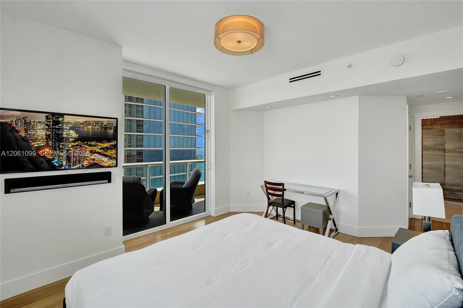 3201 4 / 4 2736 sq. ft. $ 2026-07-28 0 foto