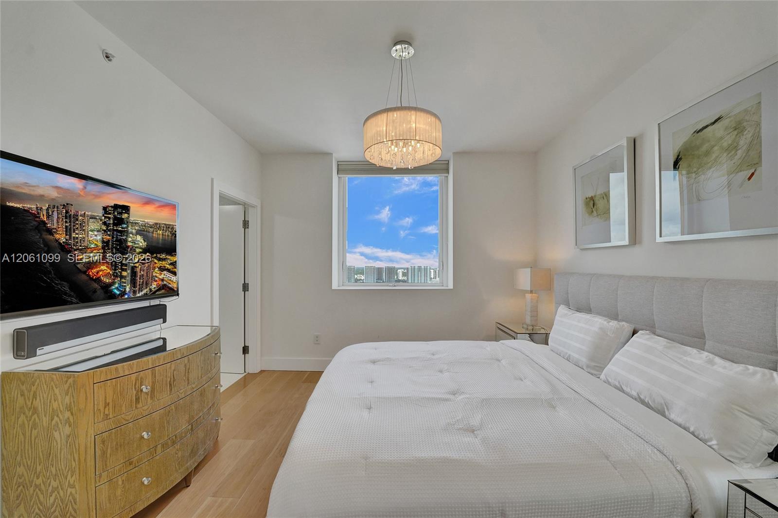 3201 4 / 4 2736 sq. ft. $ 2026-07-28 0 foto