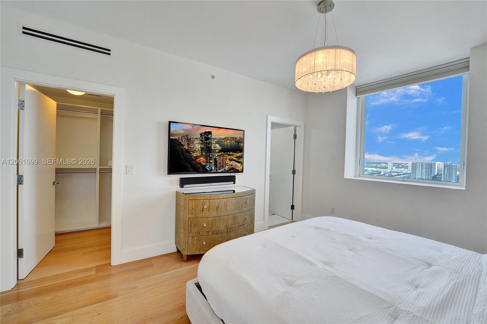 3201 4 / 4 2736 sq. ft. $ 2026-07-28 0 foto