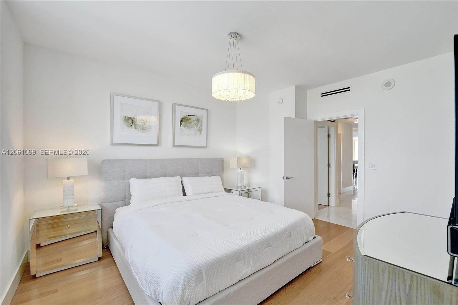 3201 4 / 4 2736 sq. ft. $ 2026-07-28 0 foto