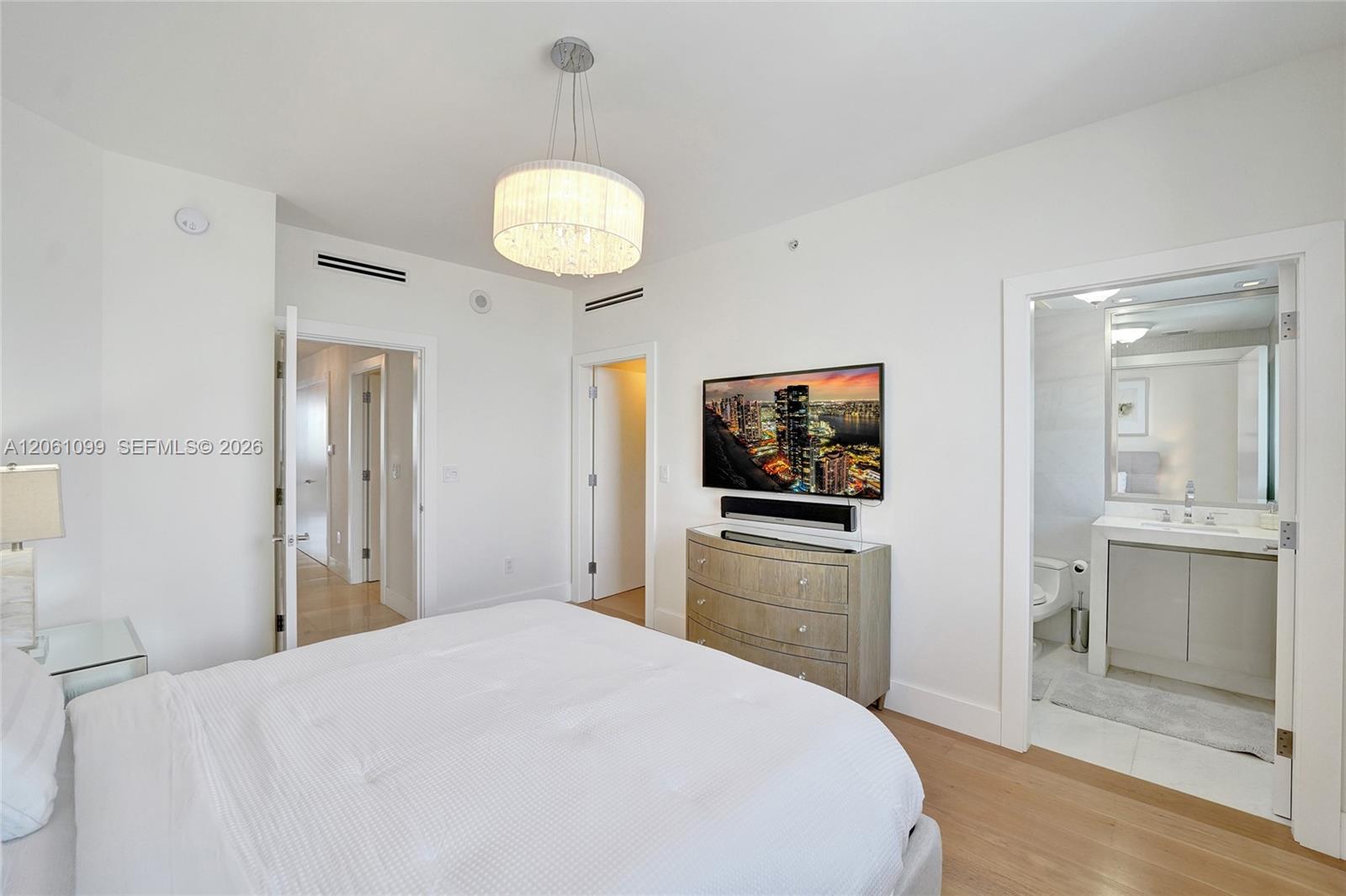 3201 4 / 4 2736 sq. ft. $ 2026-07-28 0 foto
