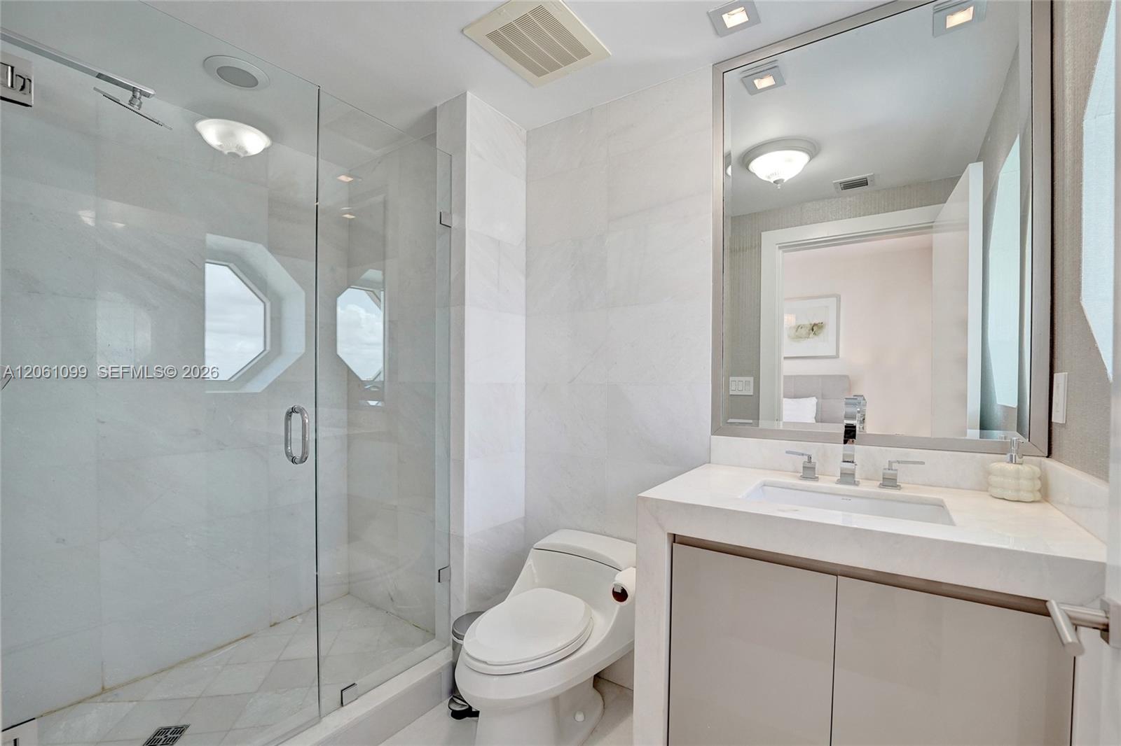 3201 4 / 4 2736 sq. ft. $ 2026-07-28 0 foto