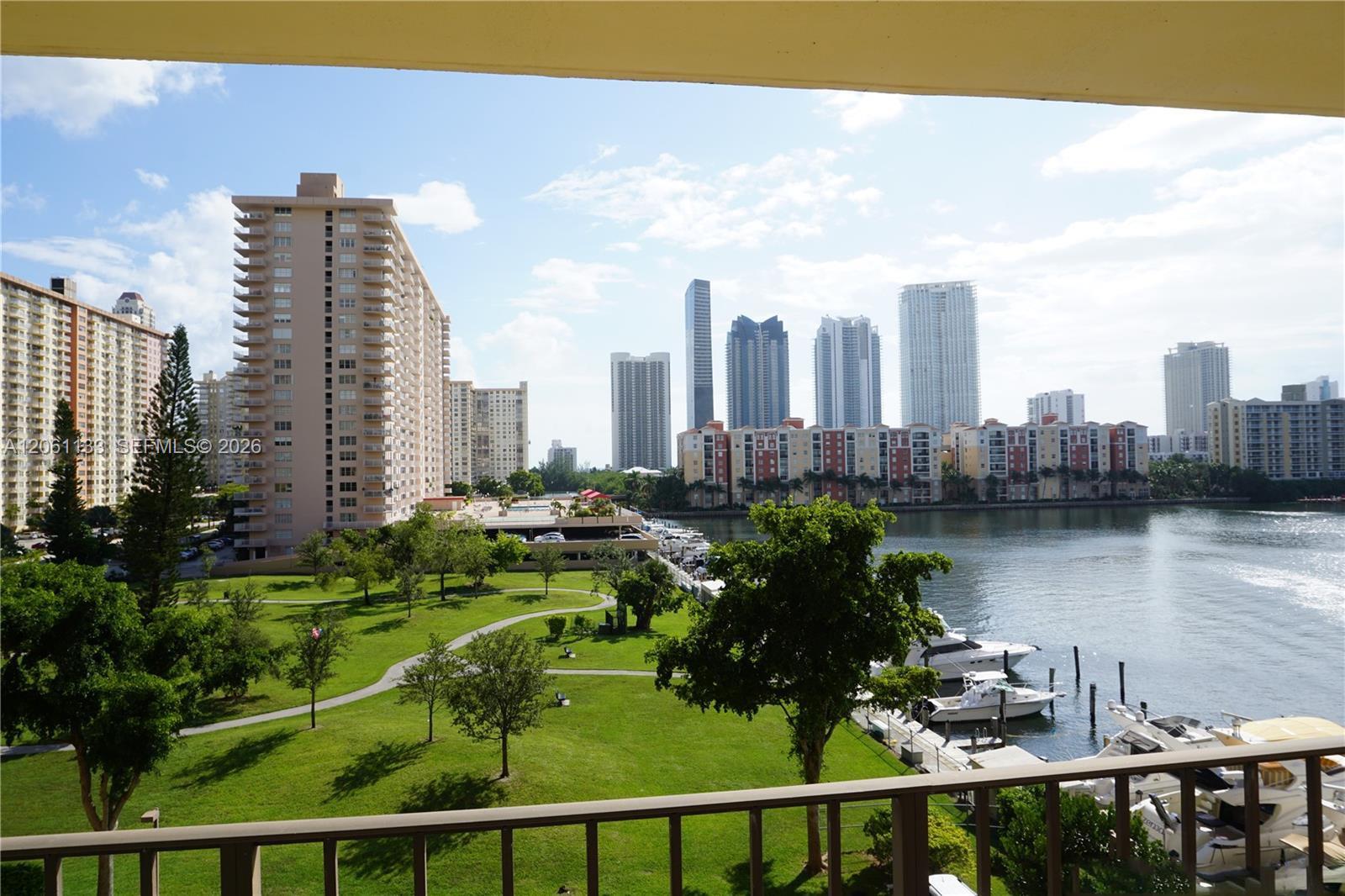 Ver detalles 617 2 / 2 1240 sq. ft. $ 2026-07-28 0 foto