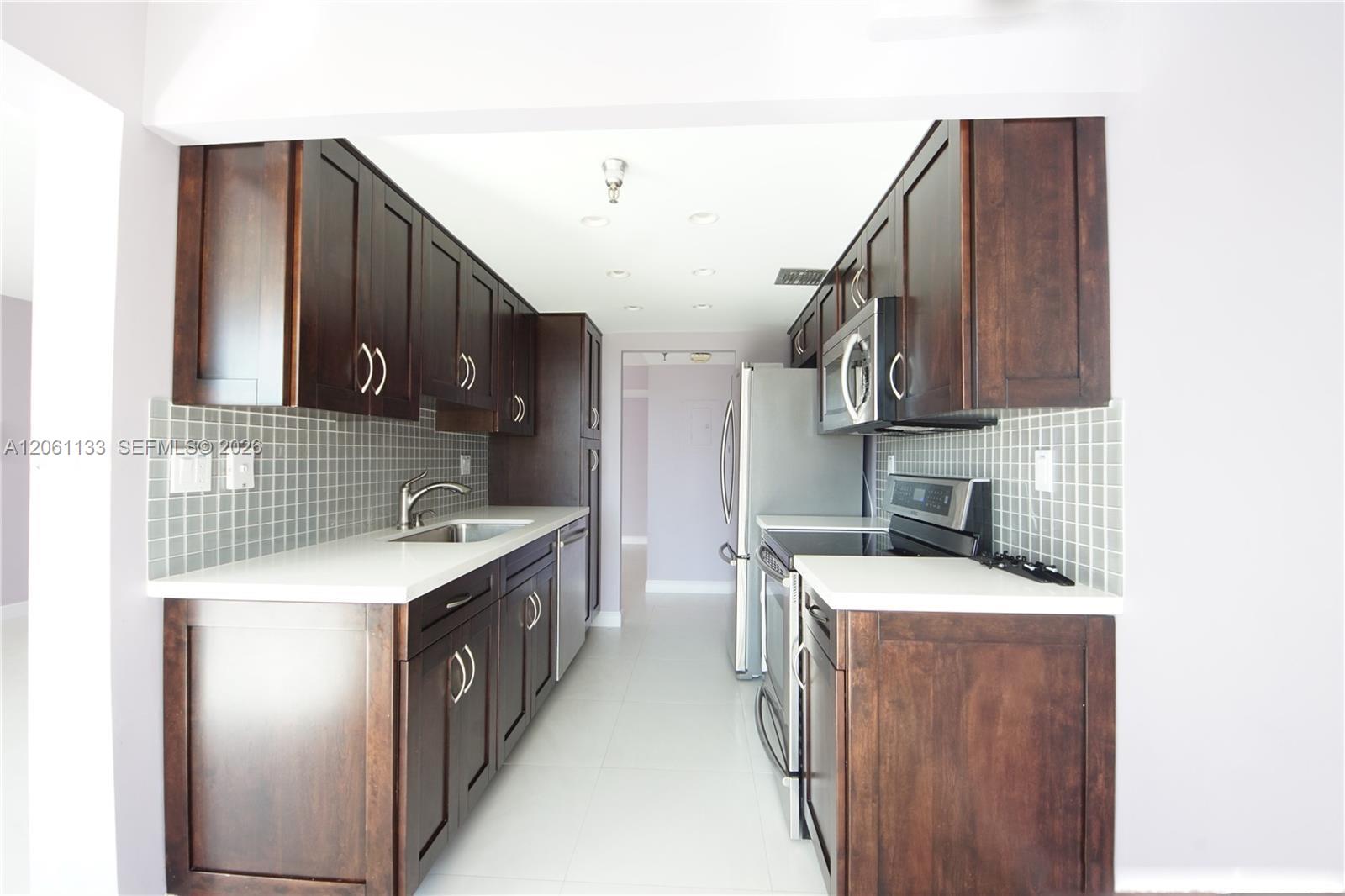 Ver detalles 617 2 / 2 1240 sq. ft. $ 2026-07-28 0 foto