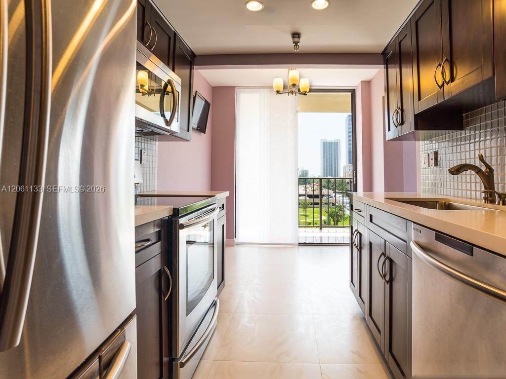 Ver detalles 617 2 / 2 1240 sq. ft. $ 2026-07-28 0 foto