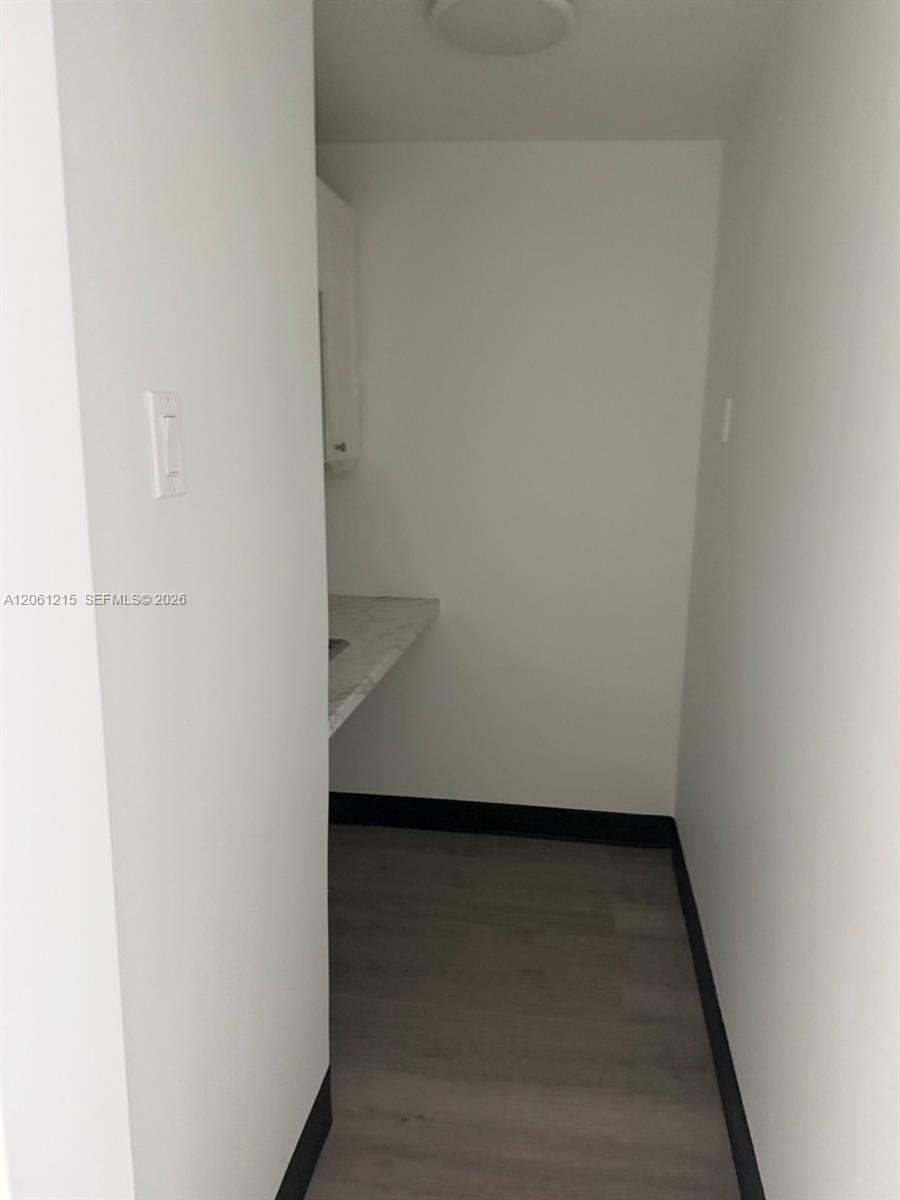   /   кв.футов $ 2026-07-28 0 Фото