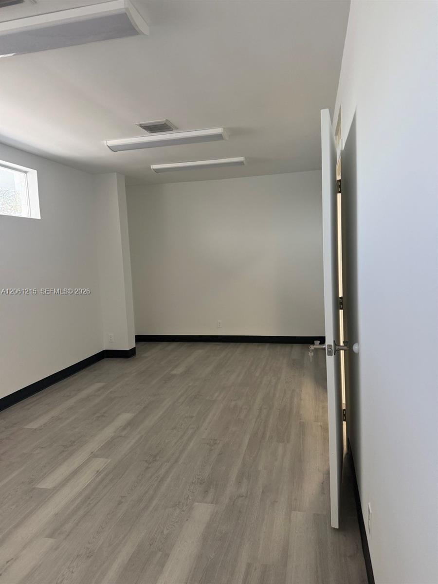   /   кв.футов $ 2026-07-28 0 Фото