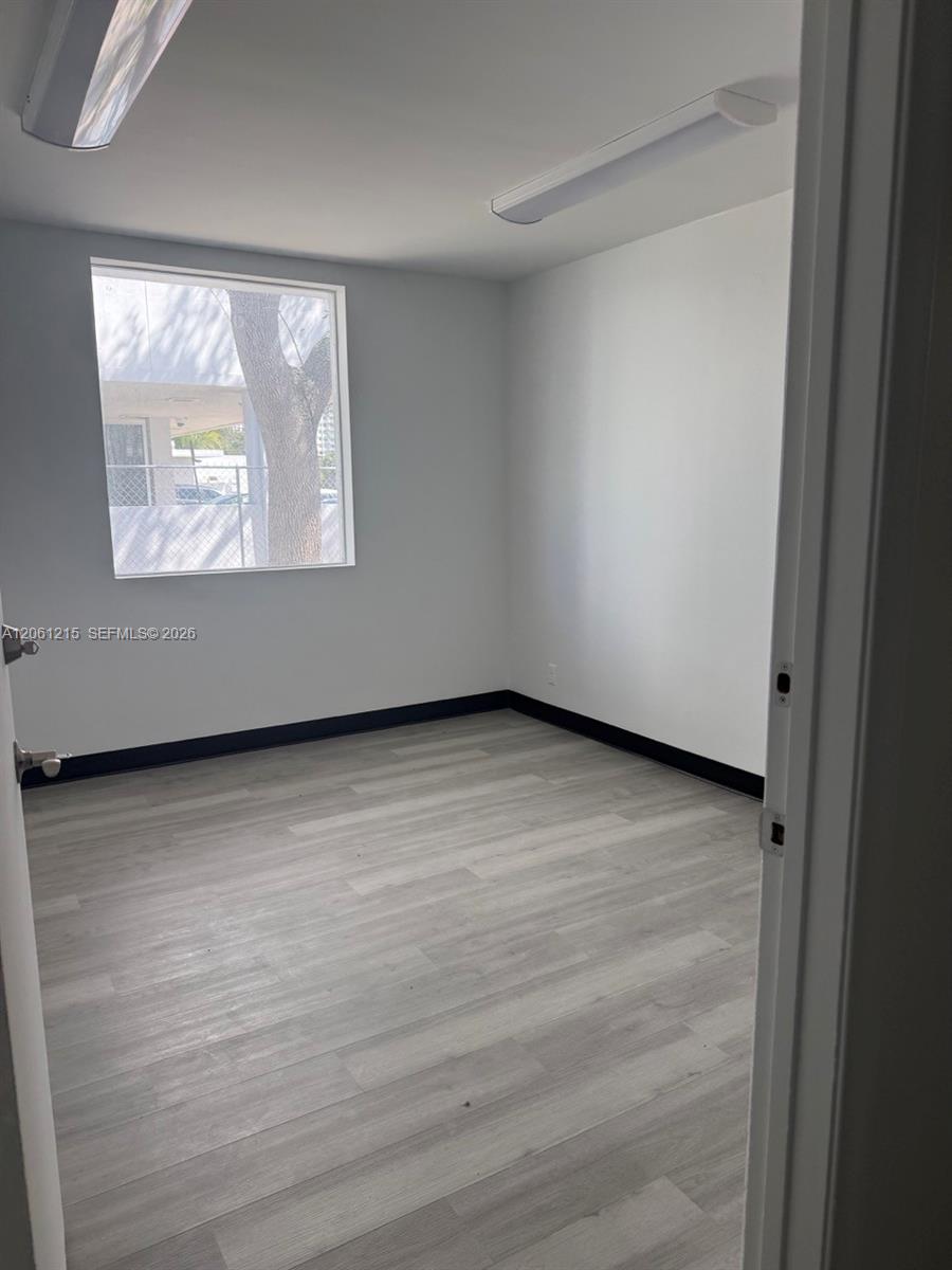   /   кв.футов $ 2026-07-28 0 Фото