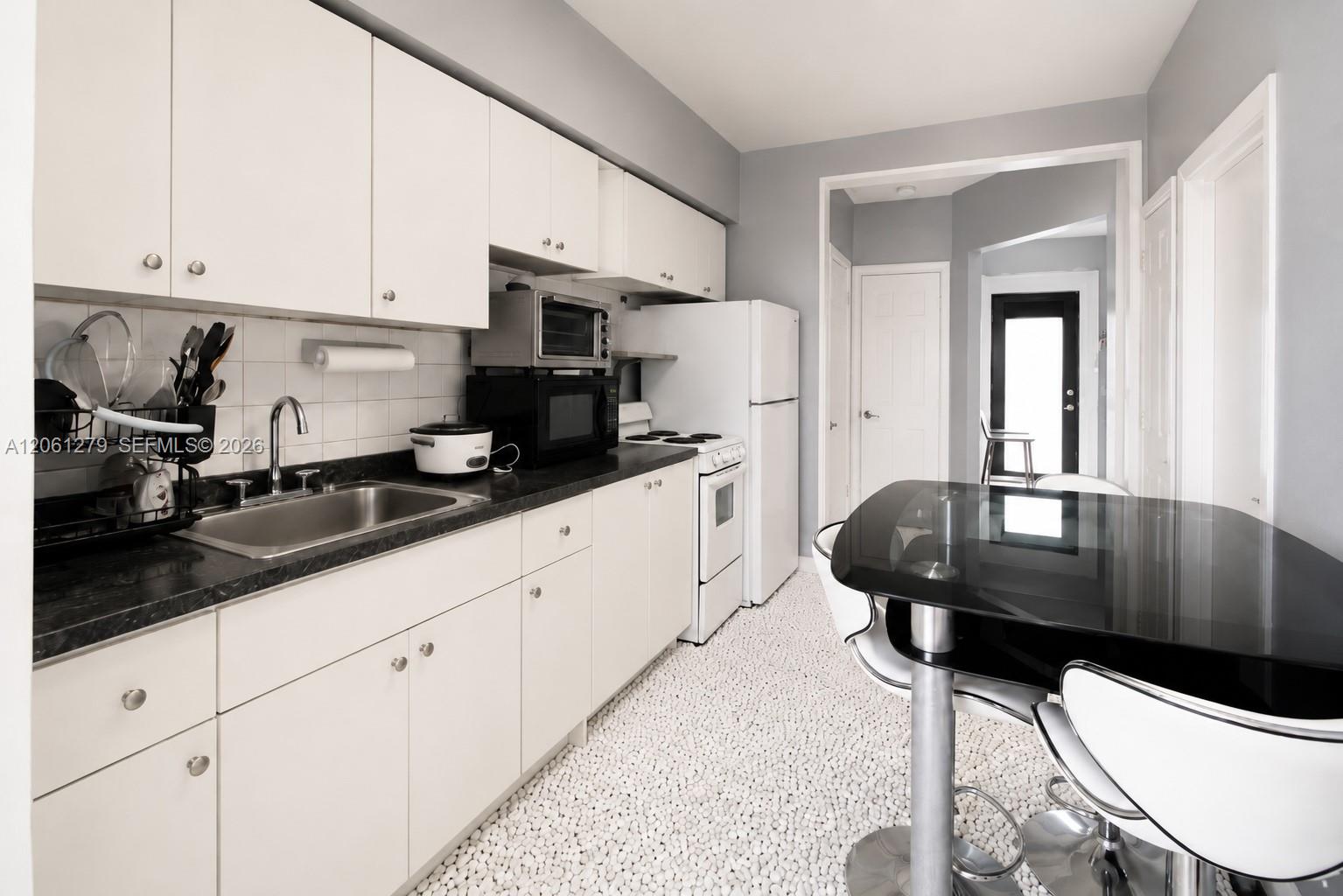 Ver detalles / 2100 sq. ft. $ 2026-07-28 0 foto