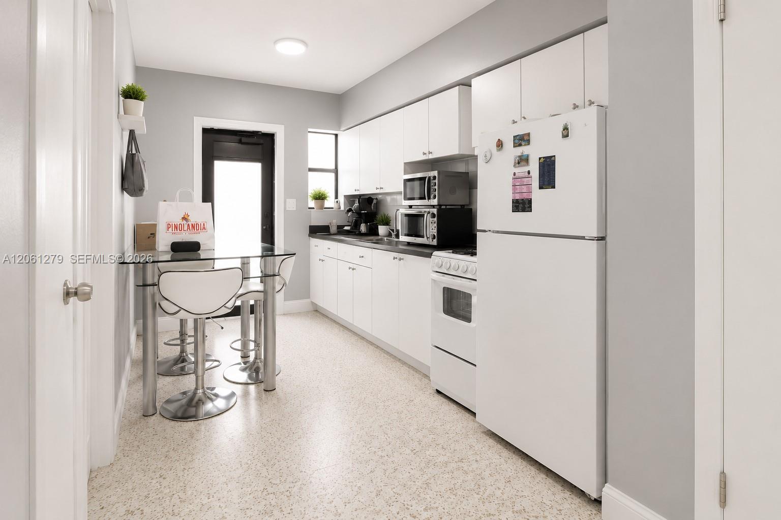 Ver detalles / 2100 sq. ft. $ 2026-07-28 0 foto