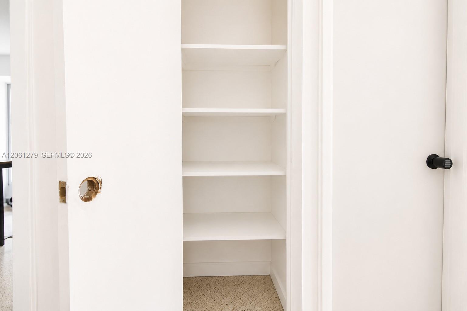 Ver detalles / 2100 sq. ft. $ 2026-07-28 0 foto