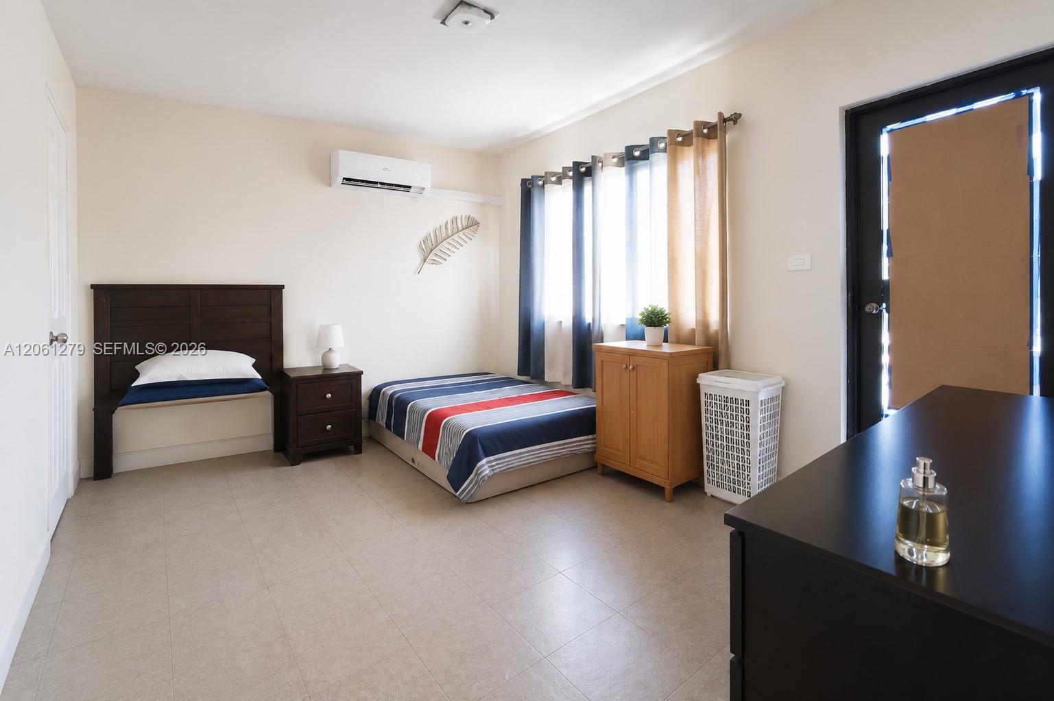 Ver detalles / 2100 sq. ft. $ 2026-07-28 0 foto