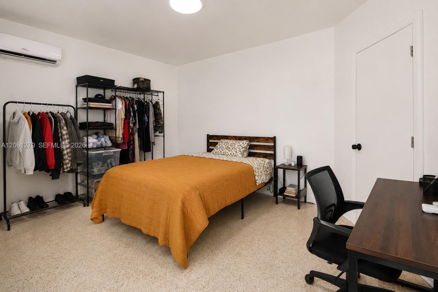 Ver detalles / 2100 sq. ft. $ 2026-07-28 0 foto