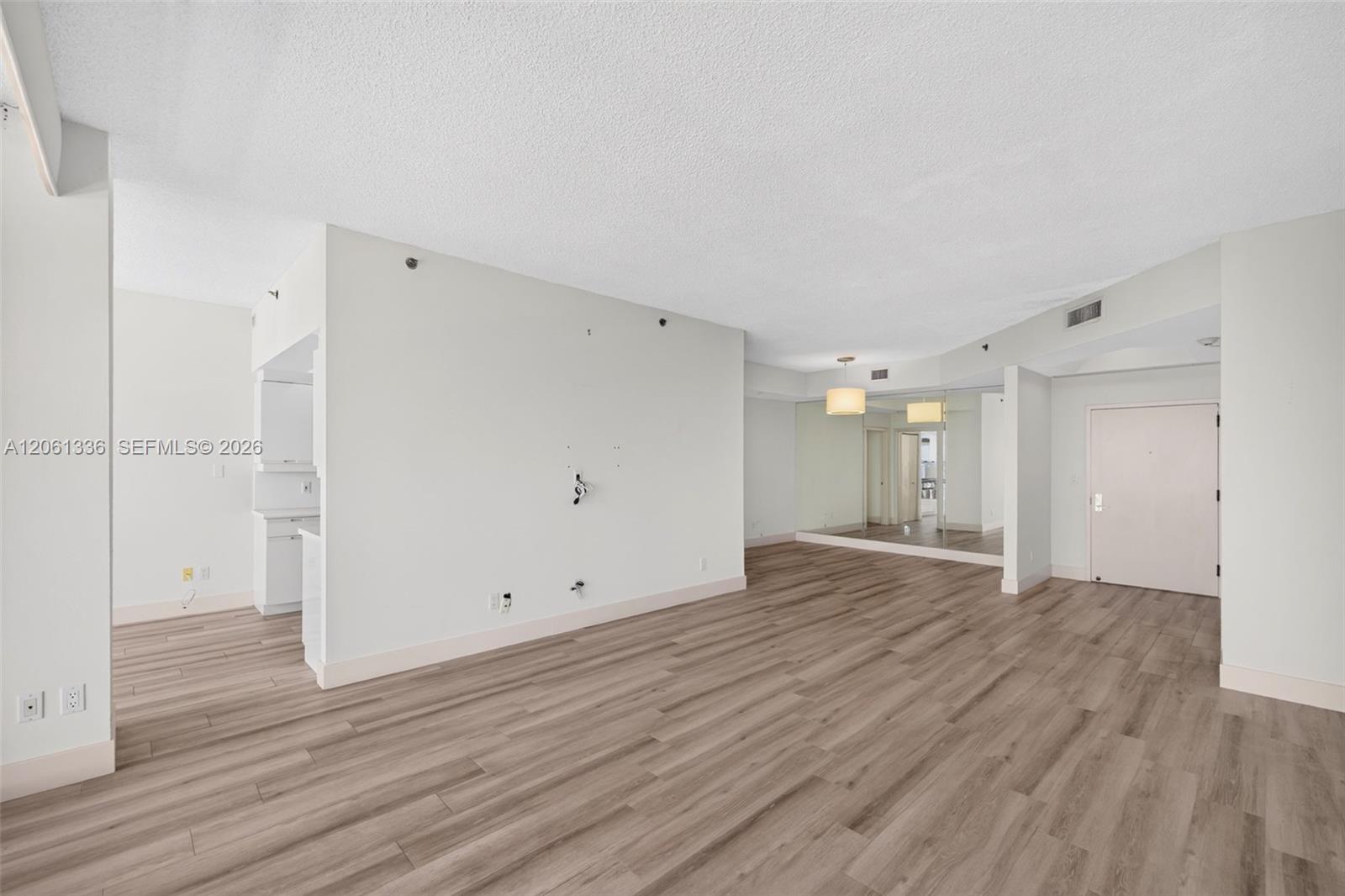 3008 2 / 2 1560 sq. ft. $ 2026-07-28 0 foto