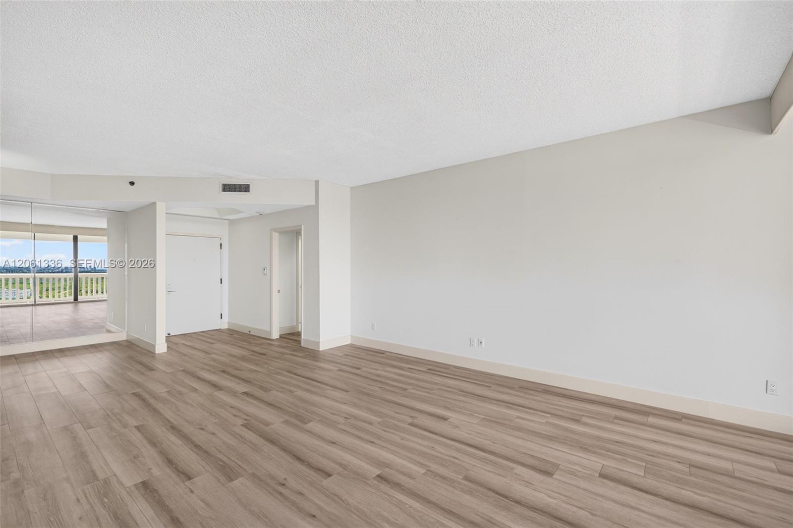 3008 2 / 2 1560 sq. ft. $ 2026-07-28 0 foto