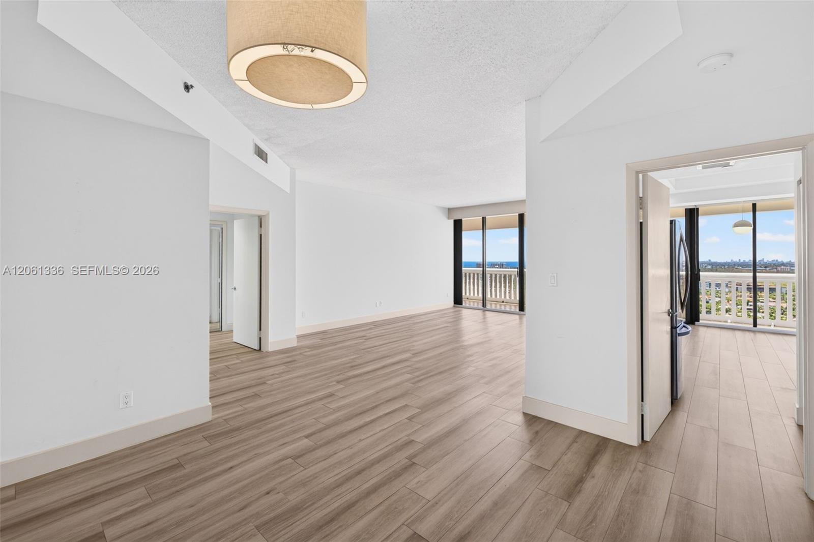 3008 2 / 2 1560 sq. ft. $ 2026-07-28 0 foto