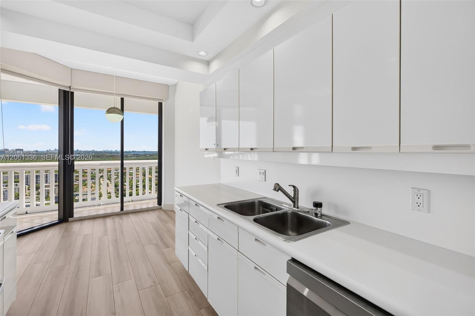 3008 2 / 2 1560 sq. ft. $ 2026-07-28 0 foto