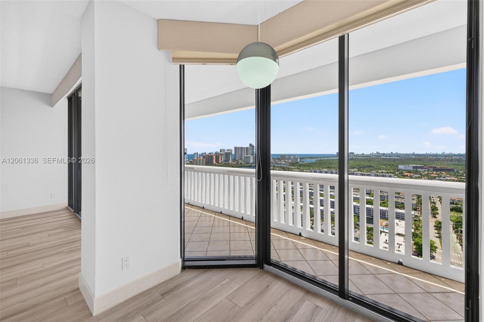 3008 2 / 2 1560 sq. ft. $ 2026-07-28 0 foto