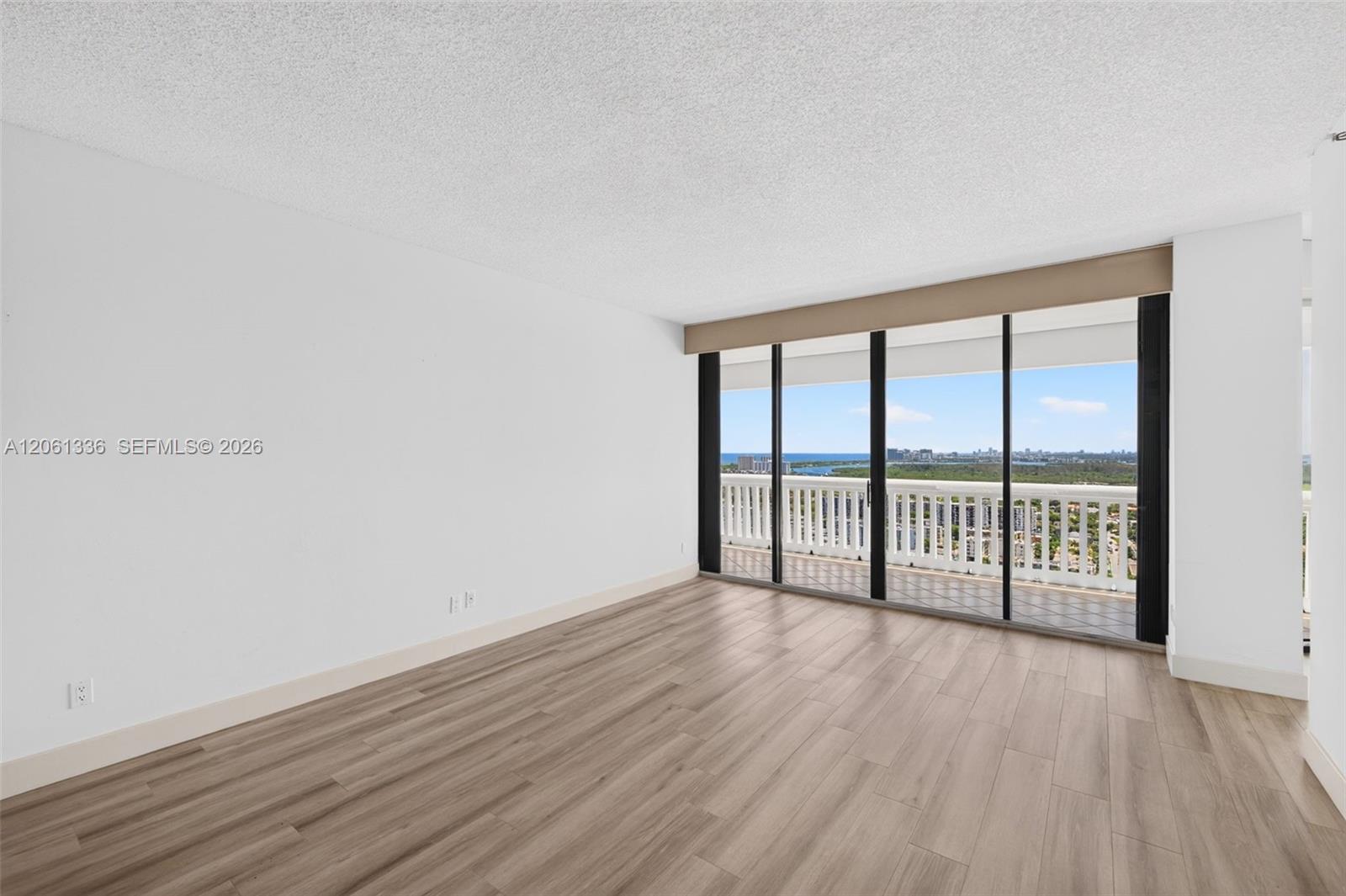 3008 2 / 2 1560 sq. ft. $ 2026-07-28 0 foto