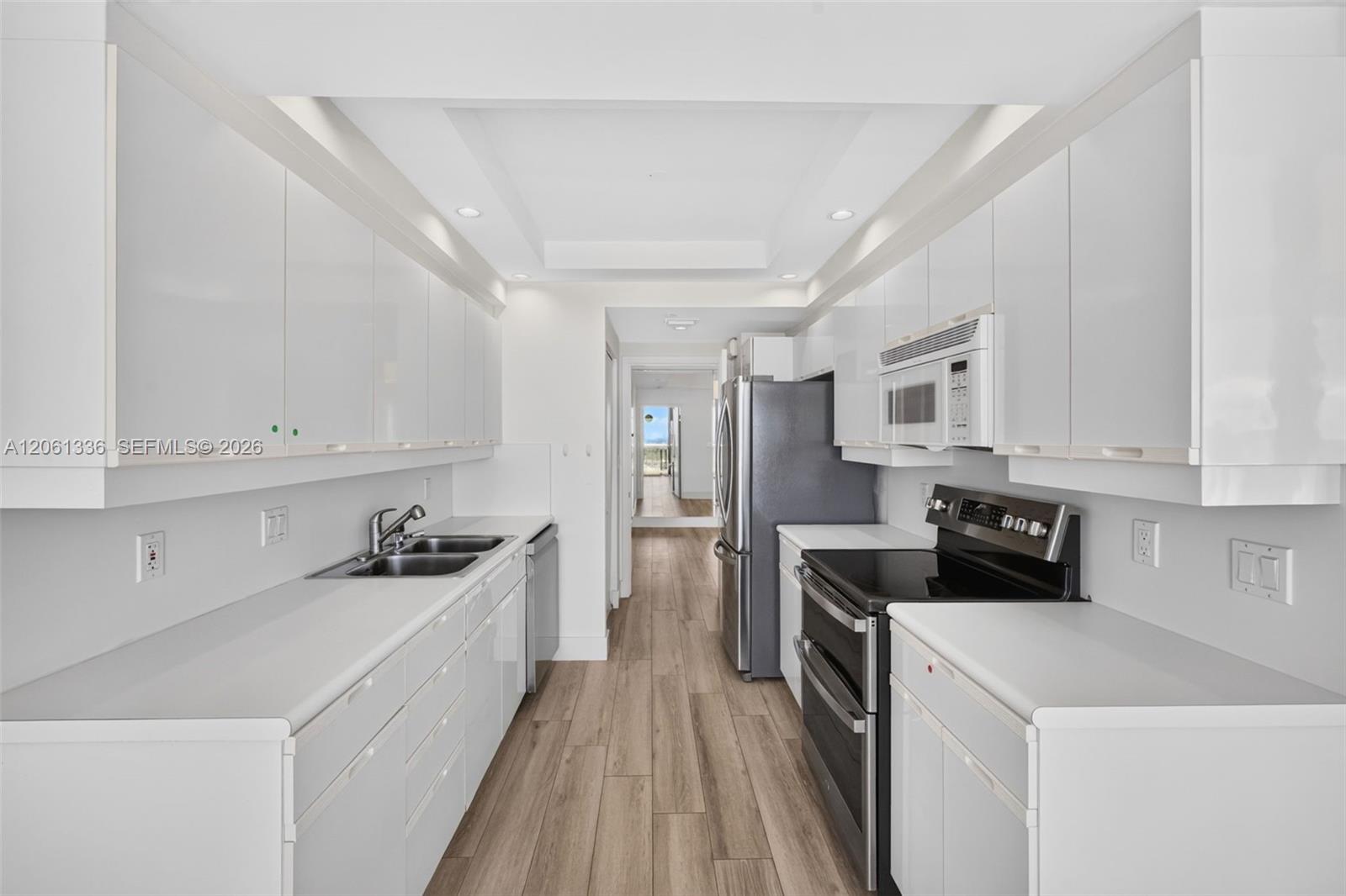 3008 2 / 2 1560 sq. ft. $ 2026-07-28 0 foto
