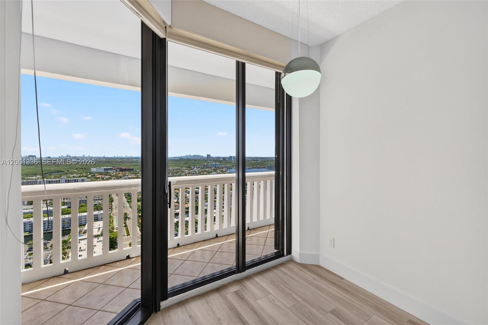 3008 2 / 2 1560 sq. ft. $ 2026-07-28 0 foto