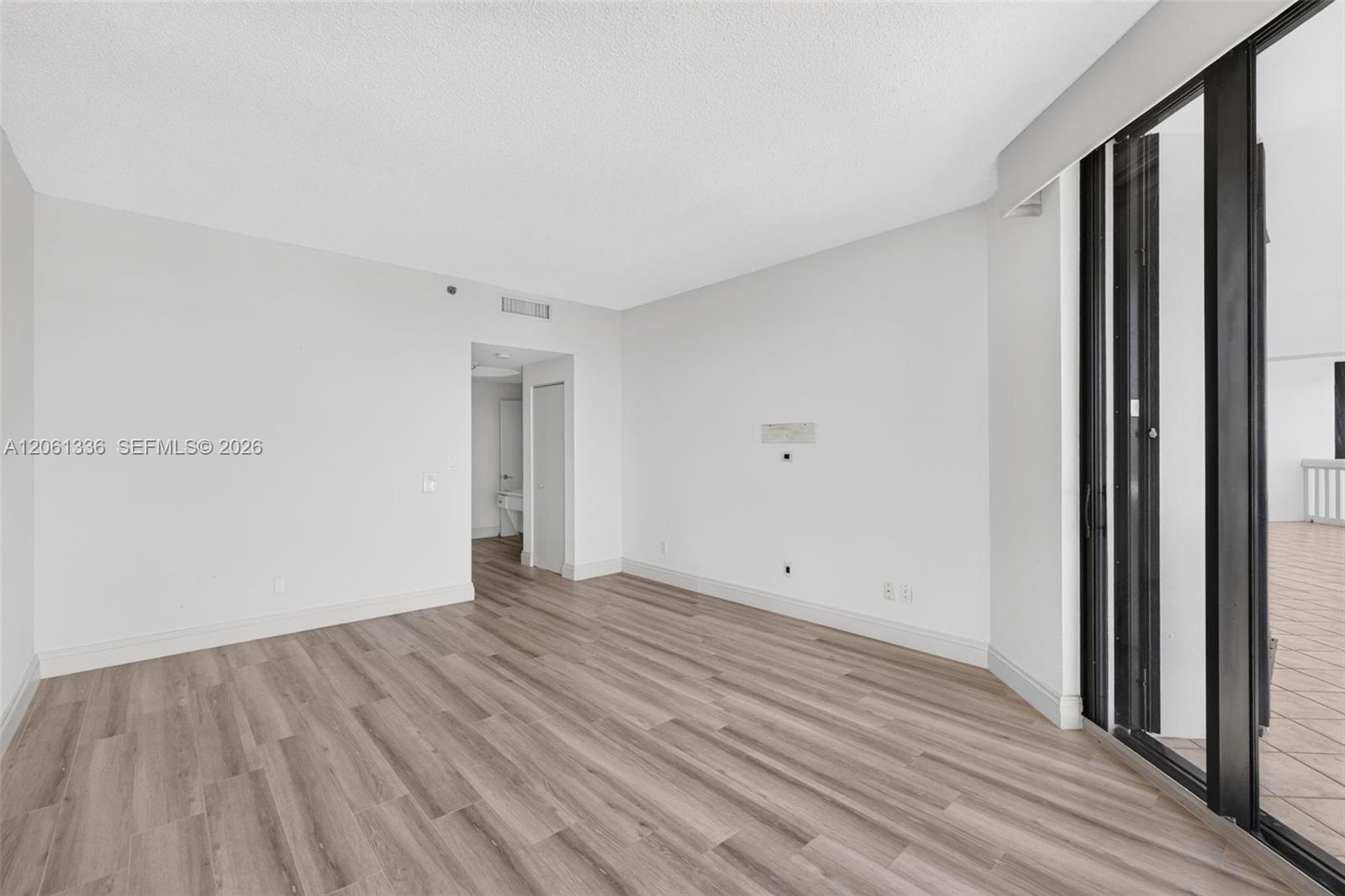 3008 2 / 2 1560 sq. ft. $ 2026-07-28 0 foto