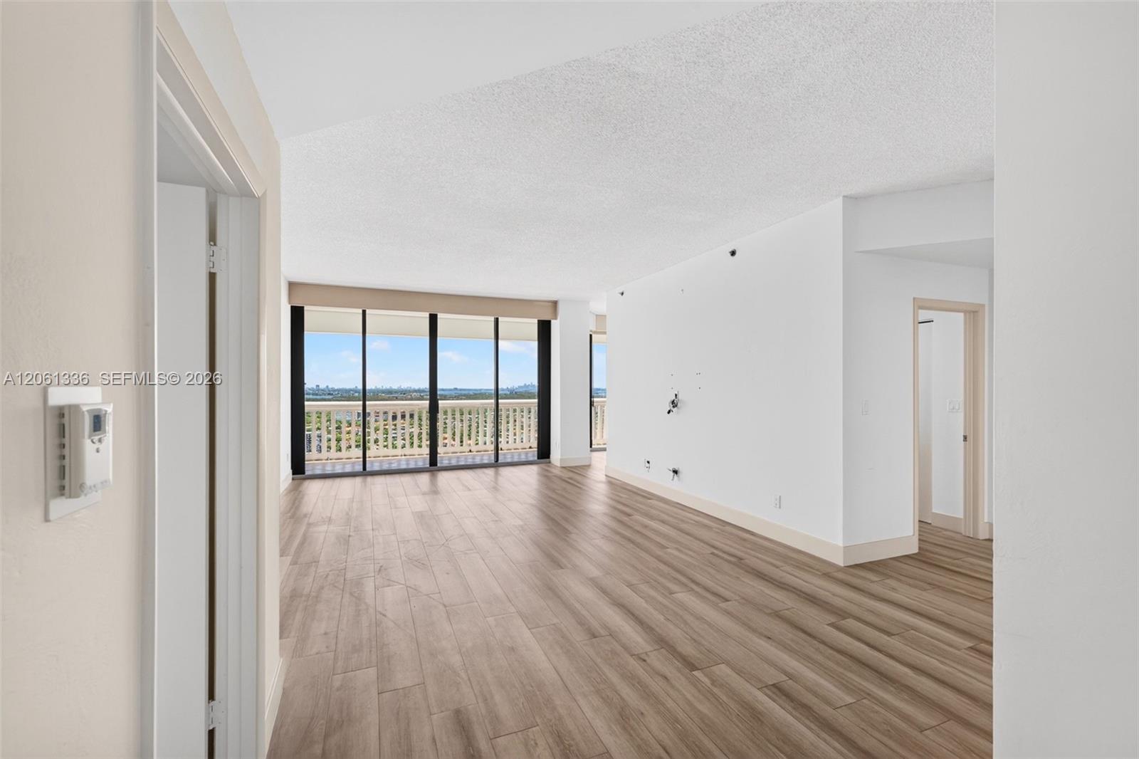 3008 2 / 2 1560 sq. ft. $ 2026-07-28 0 foto