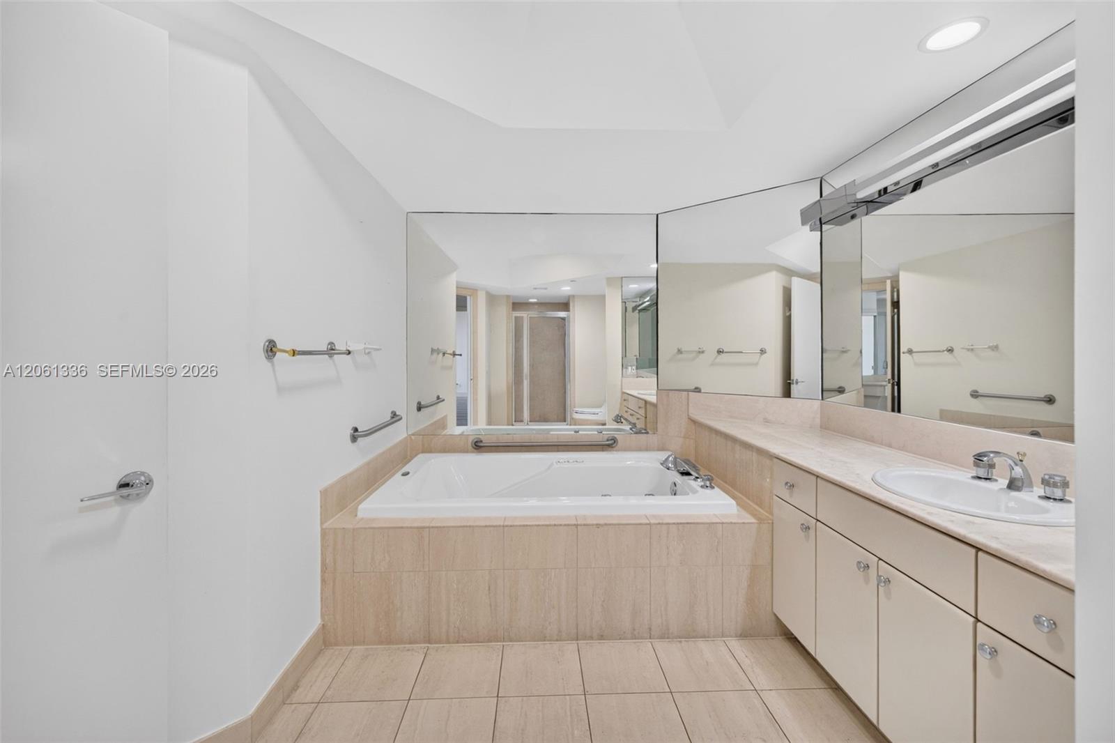 3008 2 / 2 1560 sq. ft. $ 2026-07-28 0 foto
