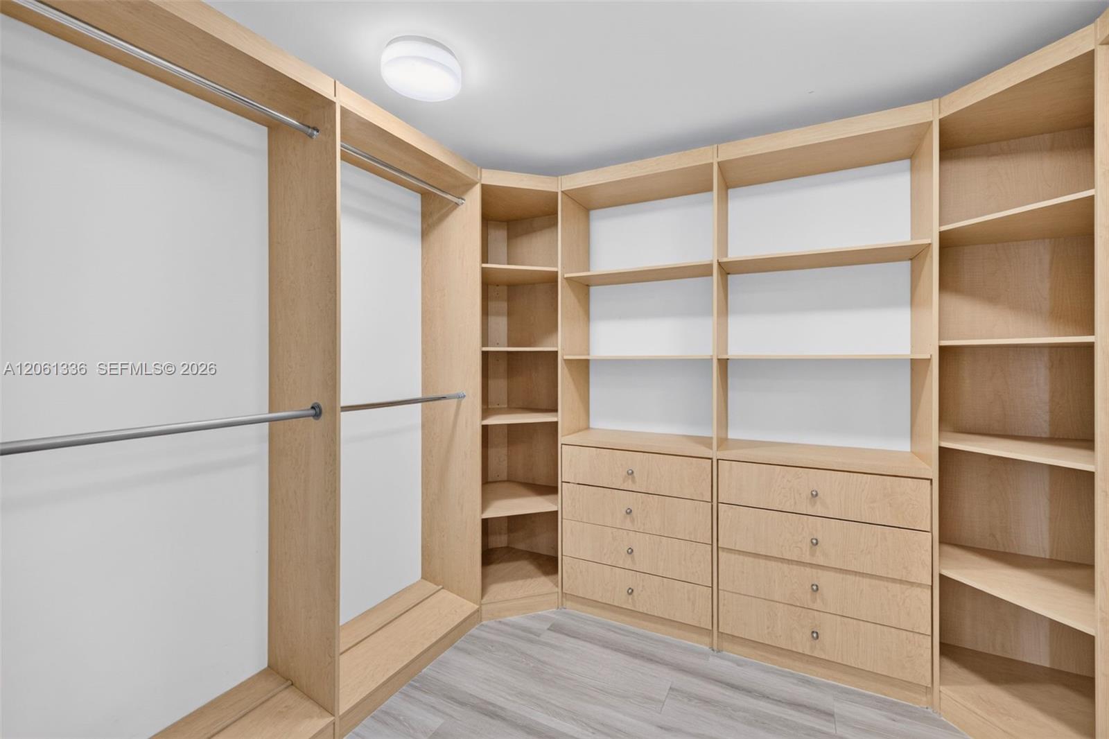 3008 2 / 2 1560 sq. ft. $ 2026-07-28 0 foto