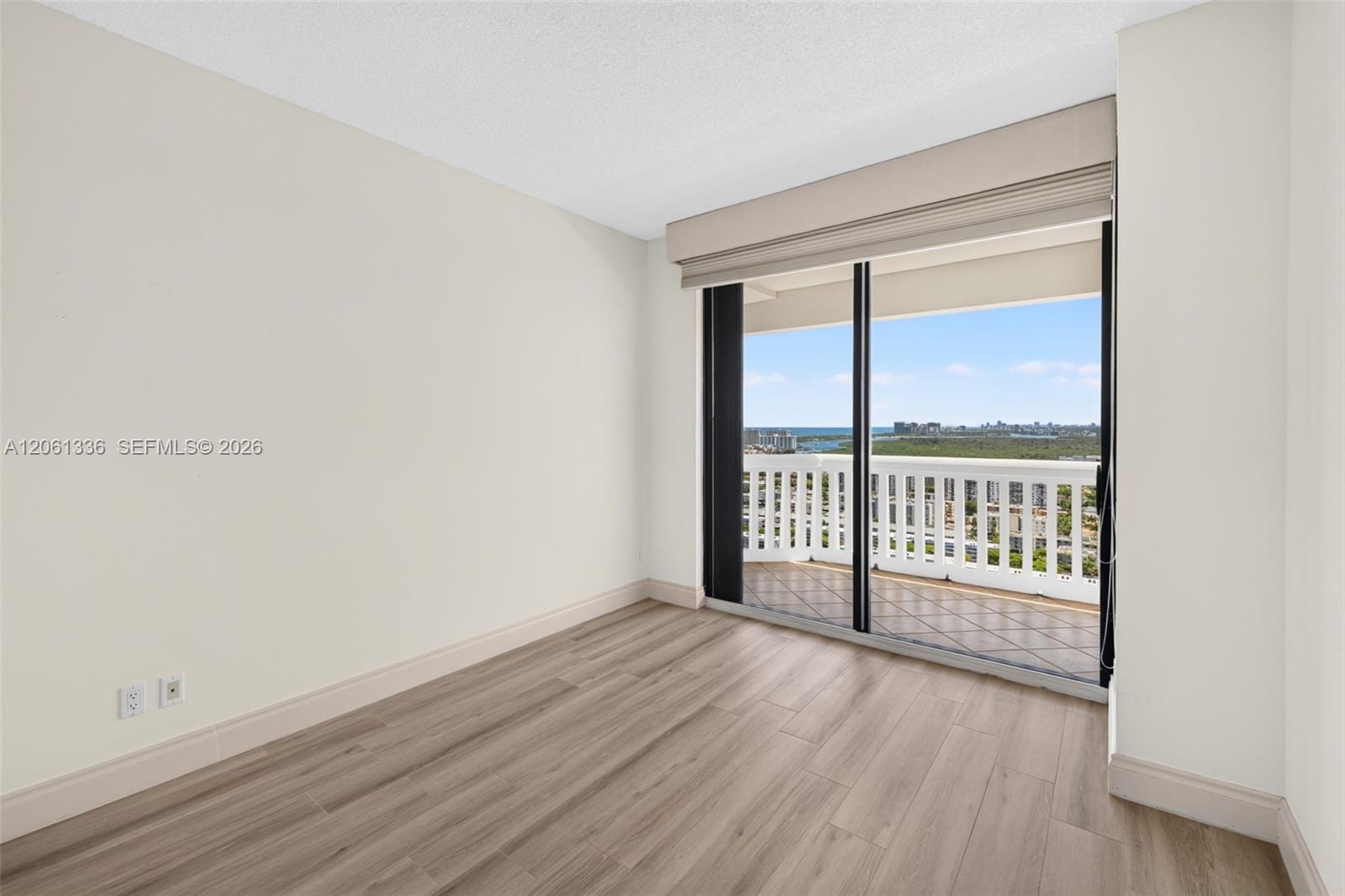3008 2 / 2 1560 sq. ft. $ 2026-07-28 0 foto