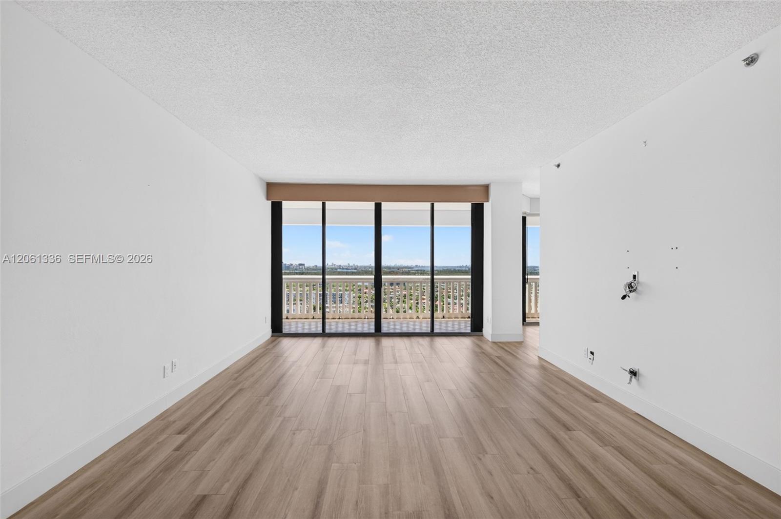3008 2 / 2 1560 sq. ft. $ 2026-07-28 0 foto