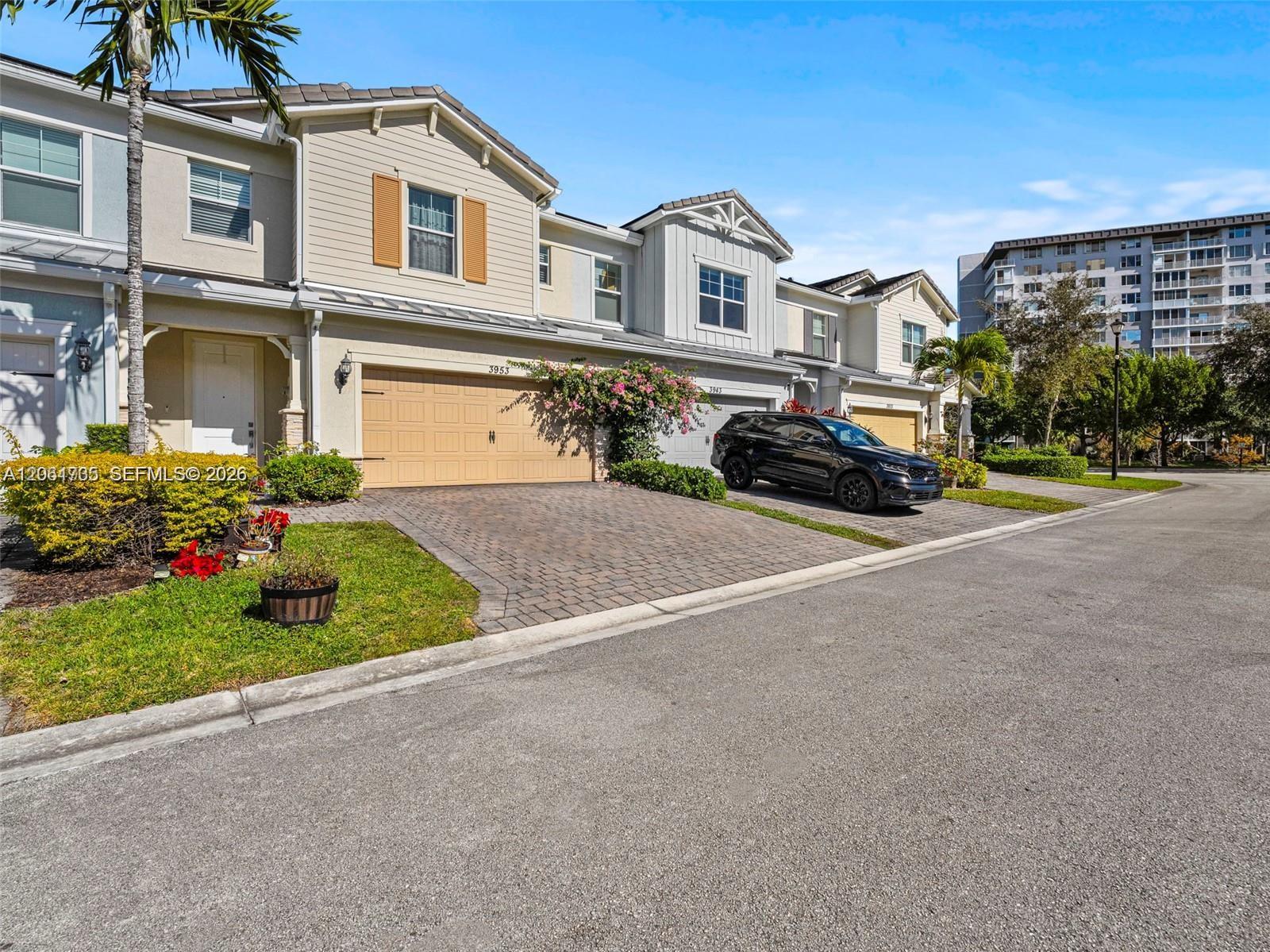 3953 3 / 3 1768 sq. ft. $ 2026-07-29 0 foto