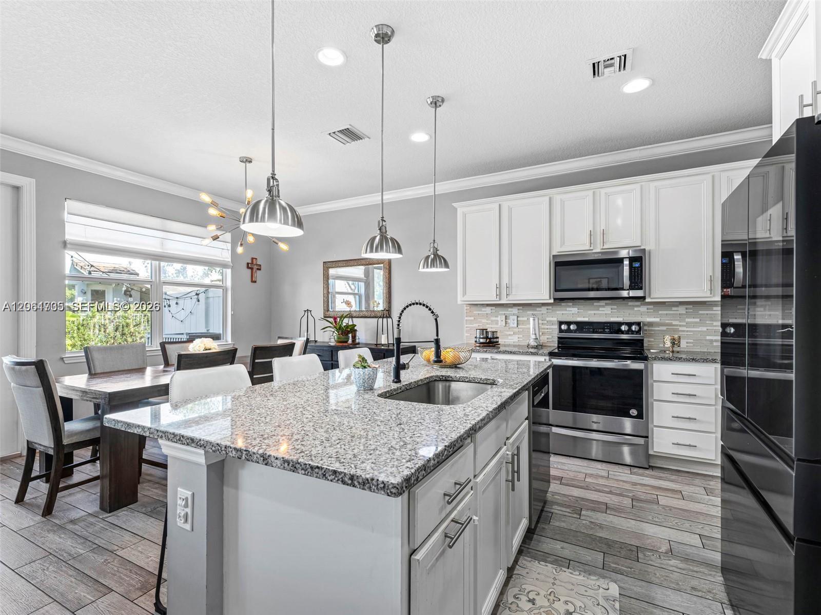 3953 3 / 3 1768 sq. ft. $ 2026-07-29 0 foto