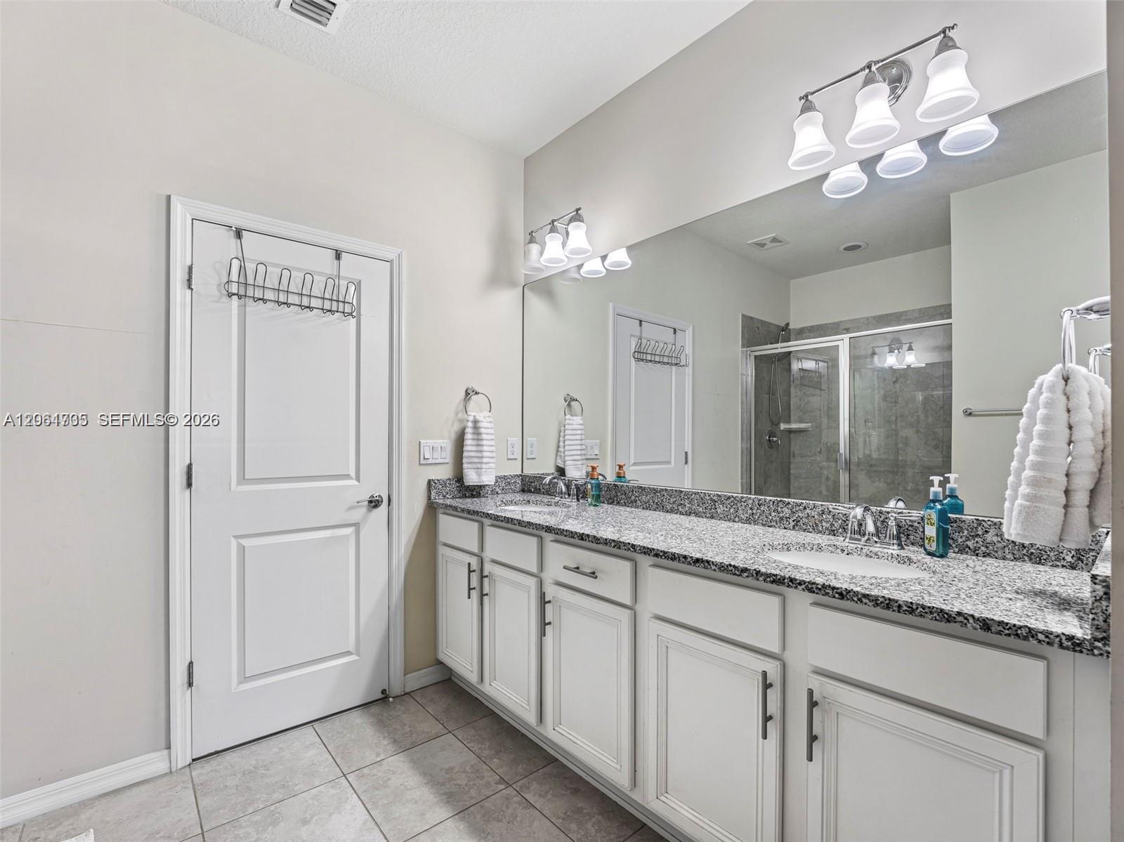 3953 3 / 3 1768 sq. ft. $ 2026-07-29 0 foto