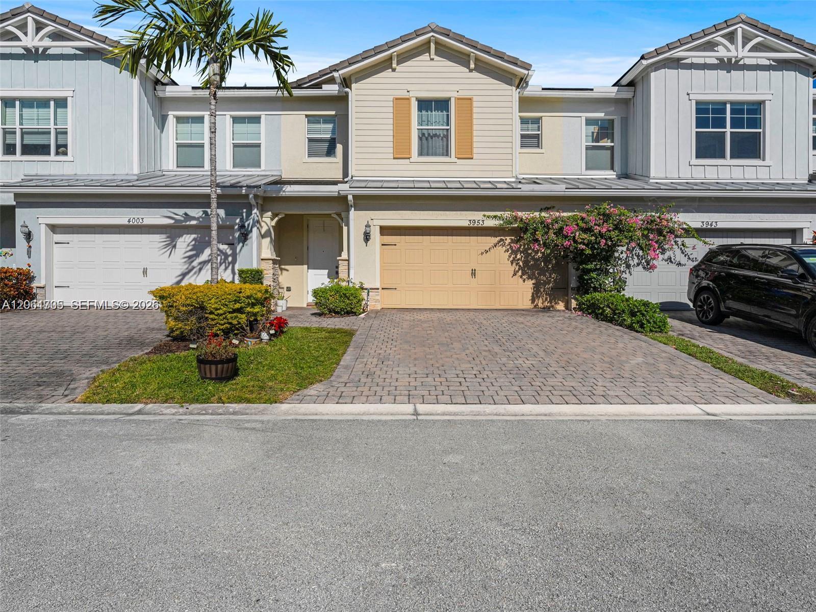 3953 3 / 3 1768 sq. ft. $ 2026-07-29 0 foto