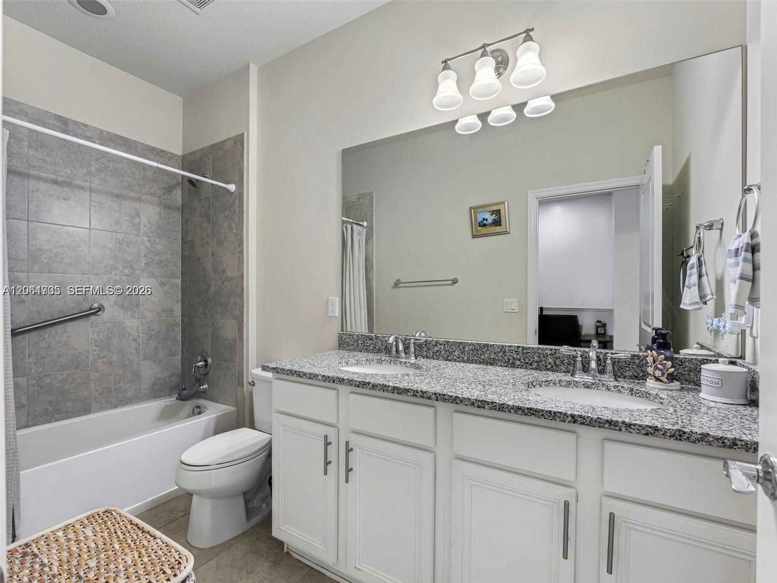3953 3 / 3 1768 sq. ft. $ 2026-07-29 0 foto