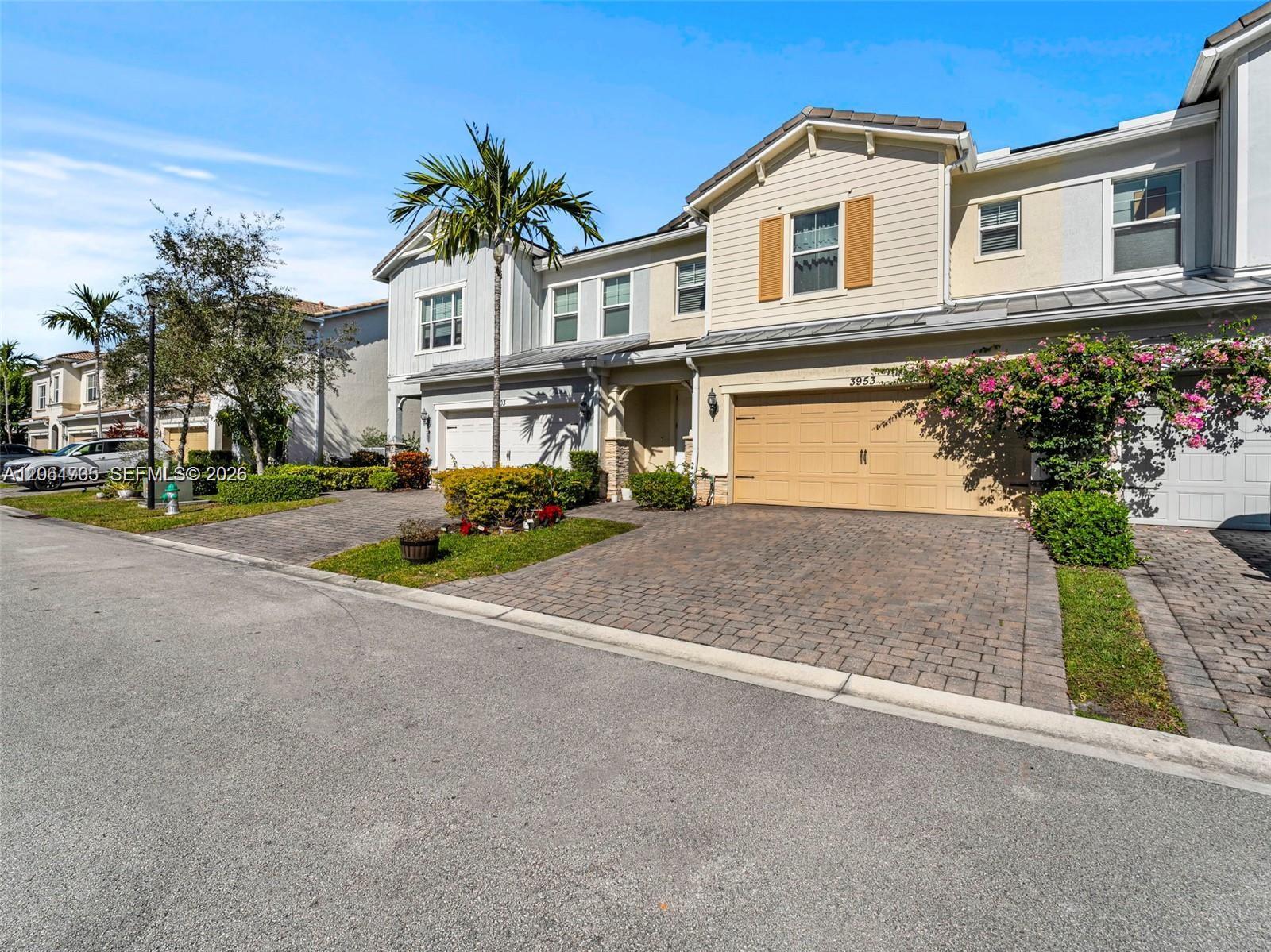3953 3 / 3 1768 sq. ft. $ 2026-07-29 0 foto