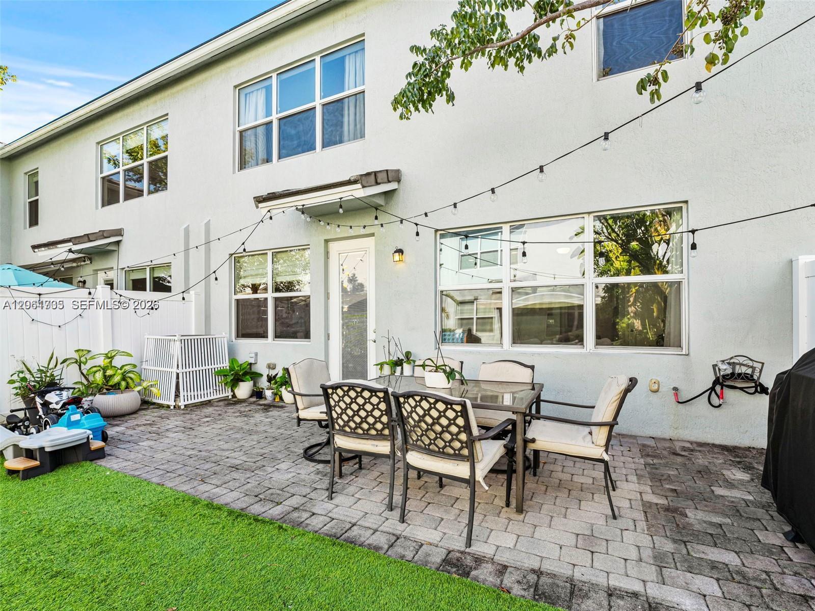 3953 3 / 3 1768 sq. ft. $ 2026-07-29 0 foto