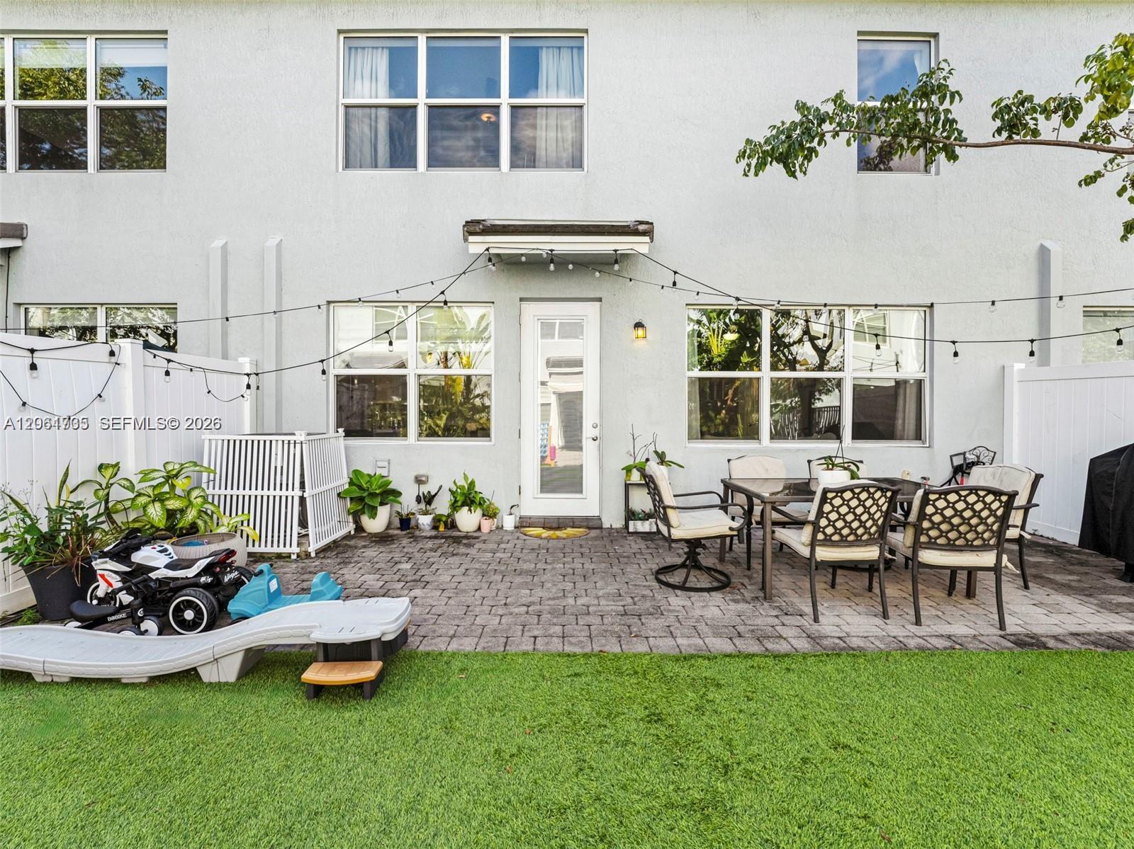 3953 3 / 3 1768 sq. ft. $ 2026-07-29 0 foto