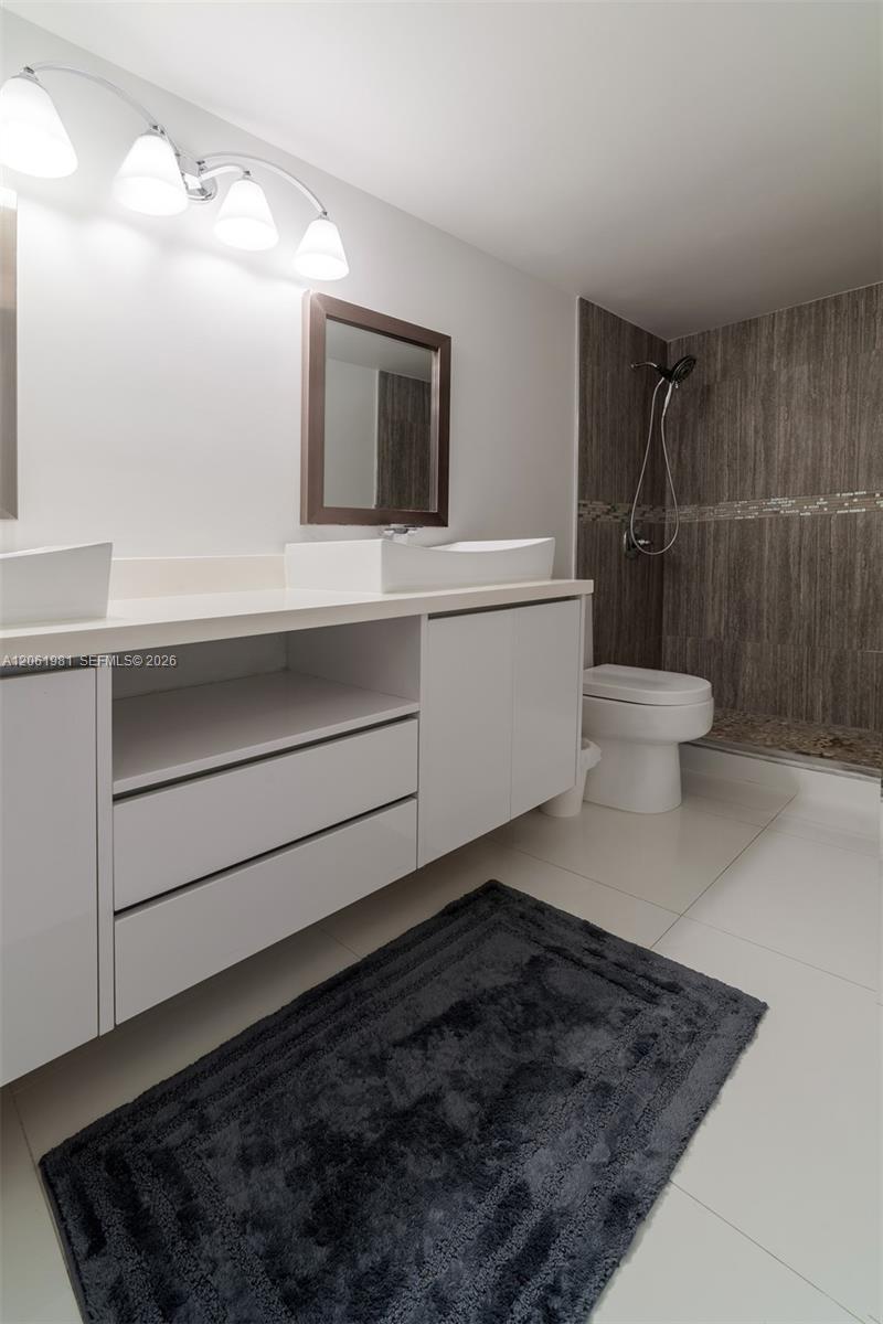 Photo of 2500 Parkview Dr #1117, Hallandale Beach, Florida, 33009 - Primary Bathroom