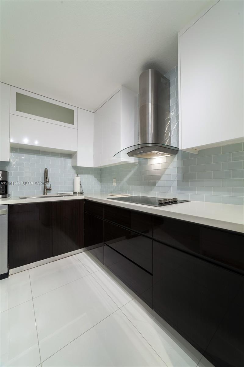 Photo of 2500 Parkview Dr #1117, Hallandale Beach, Florida, 33009 - High End Kitchen