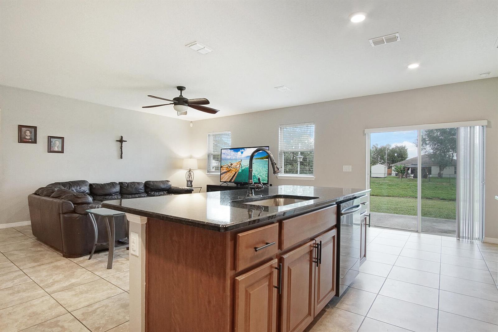 Ver detalles 2109 3 / 2 1600 sq. ft. $ 2026-07-30 0 foto