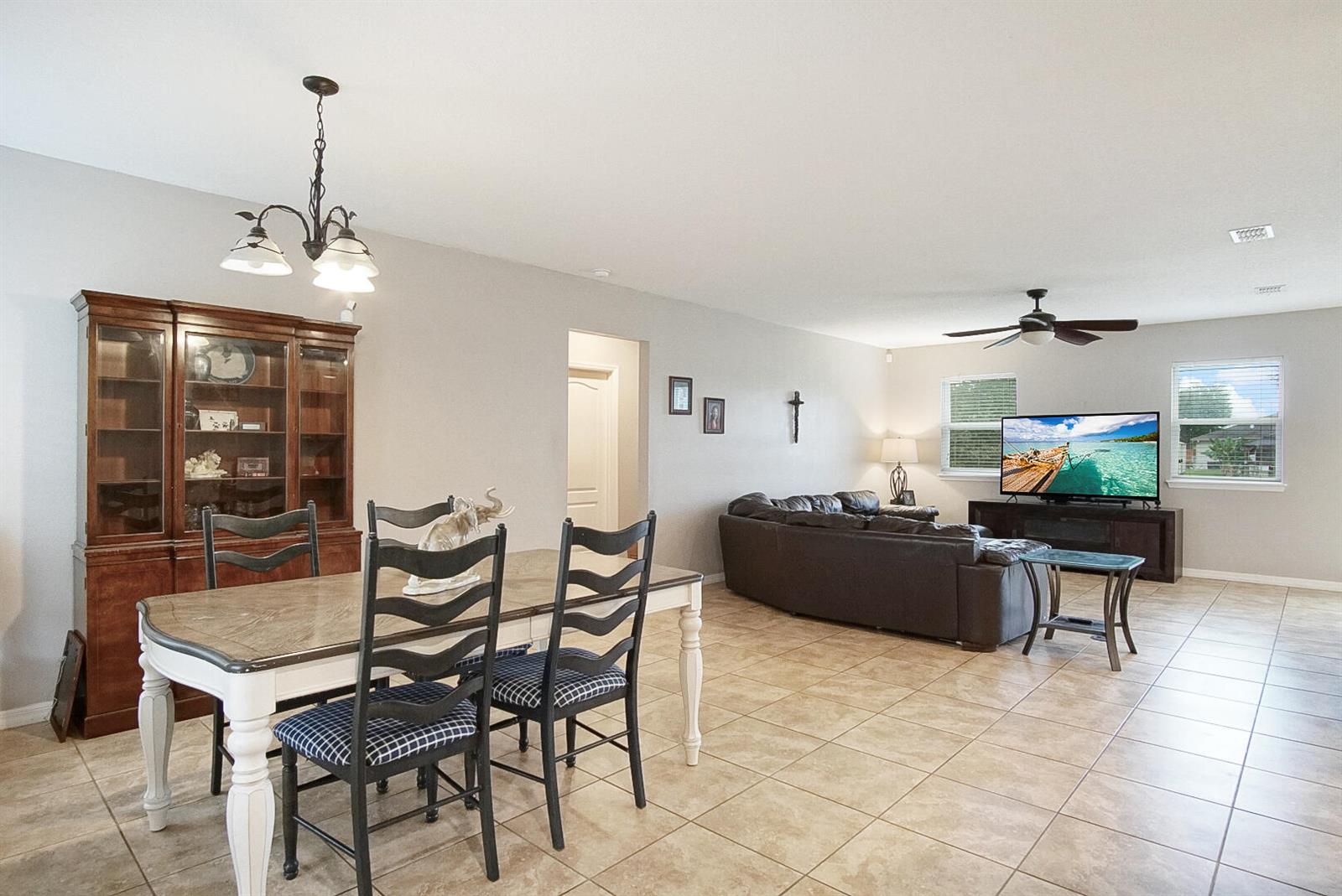 Ver detalles 2109 3 / 2 1600 sq. ft. $ 2026-07-30 0 foto