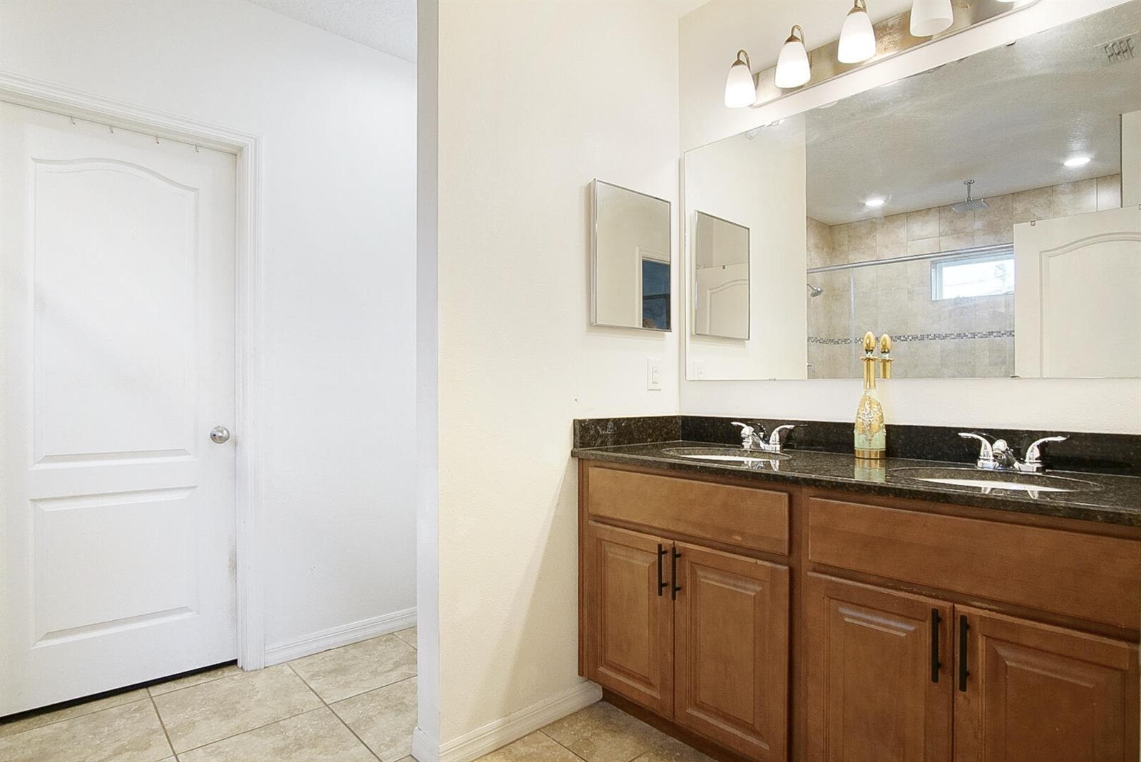 Ver detalles 2109 3 / 2 1600 sq. ft. $ 2026-07-30 0 foto