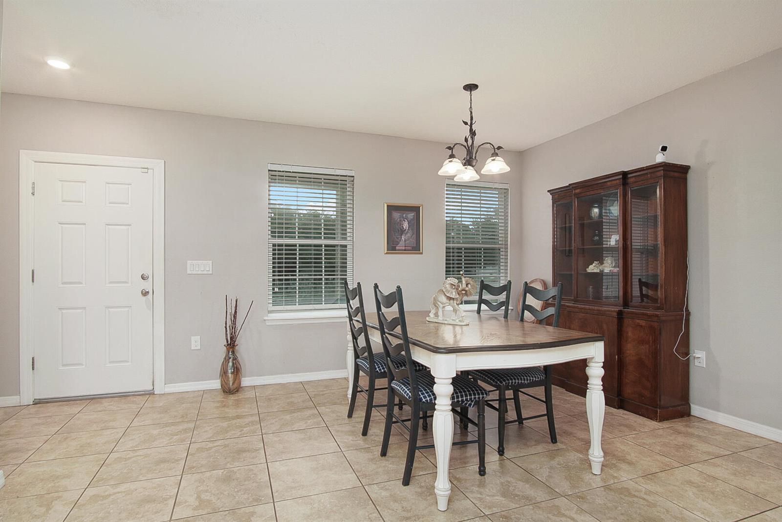 Ver detalles 2109 3 / 2 1600 sq. ft. $ 2026-07-30 0 foto