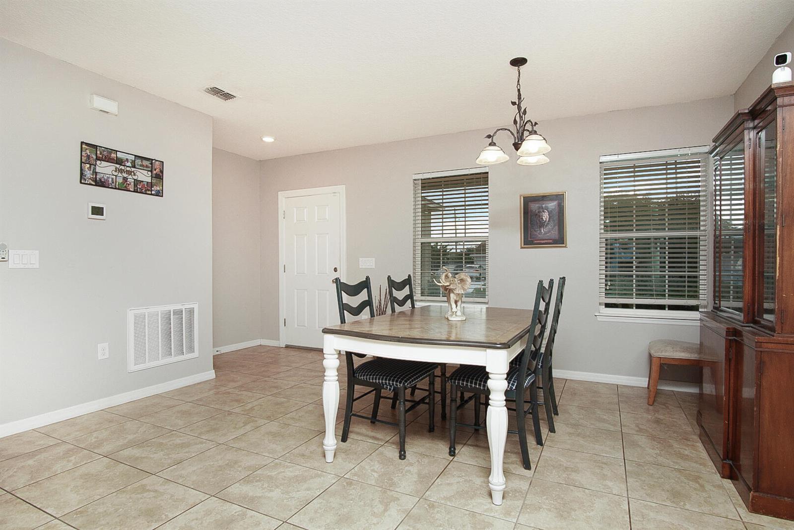Ver detalles 2109 3 / 2 1600 sq. ft. $ 2026-07-30 0 foto