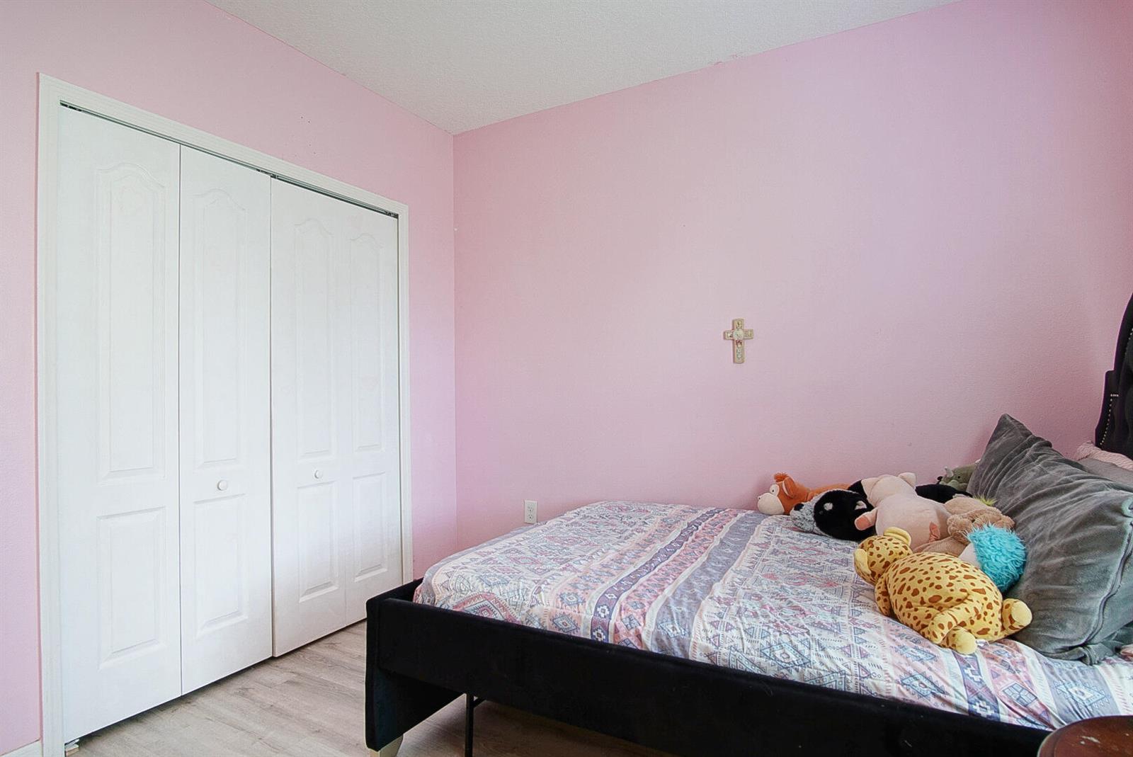 Ver detalles 2109 3 / 2 1600 sq. ft. $ 2026-07-30 0 foto