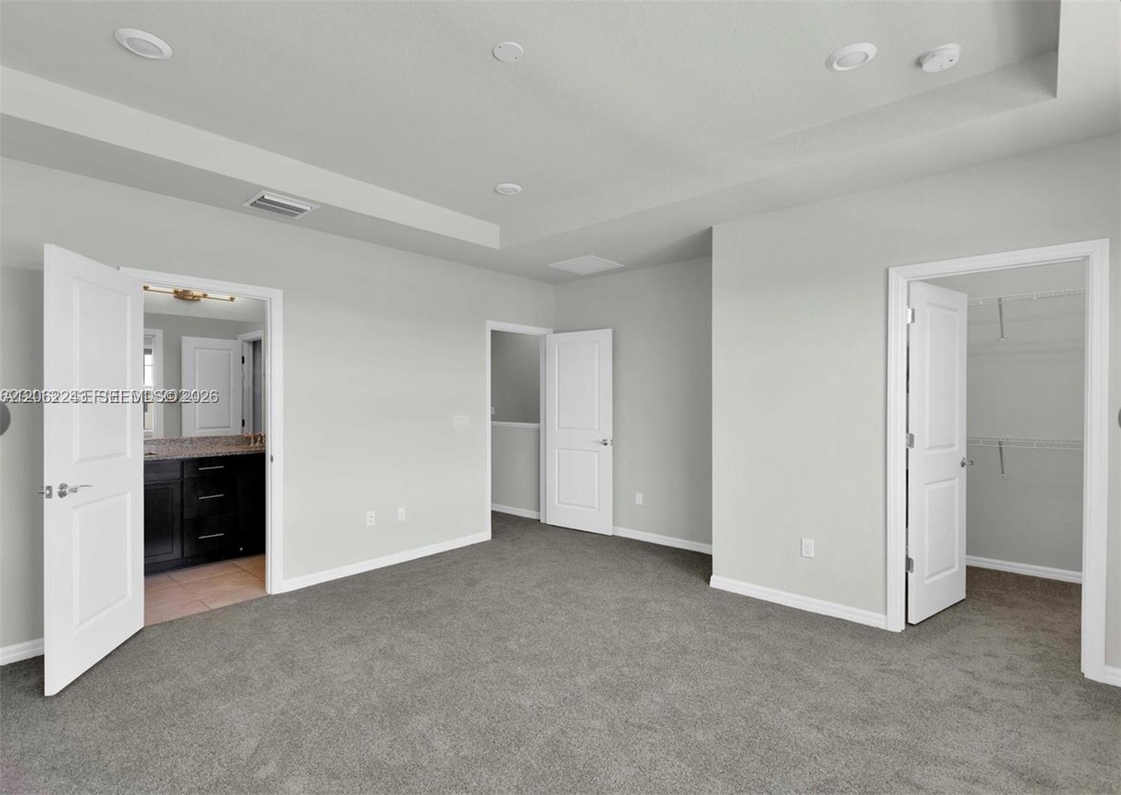 1240 3 / 3 1421 sq. ft. $ 2026-07-30 0 Photo